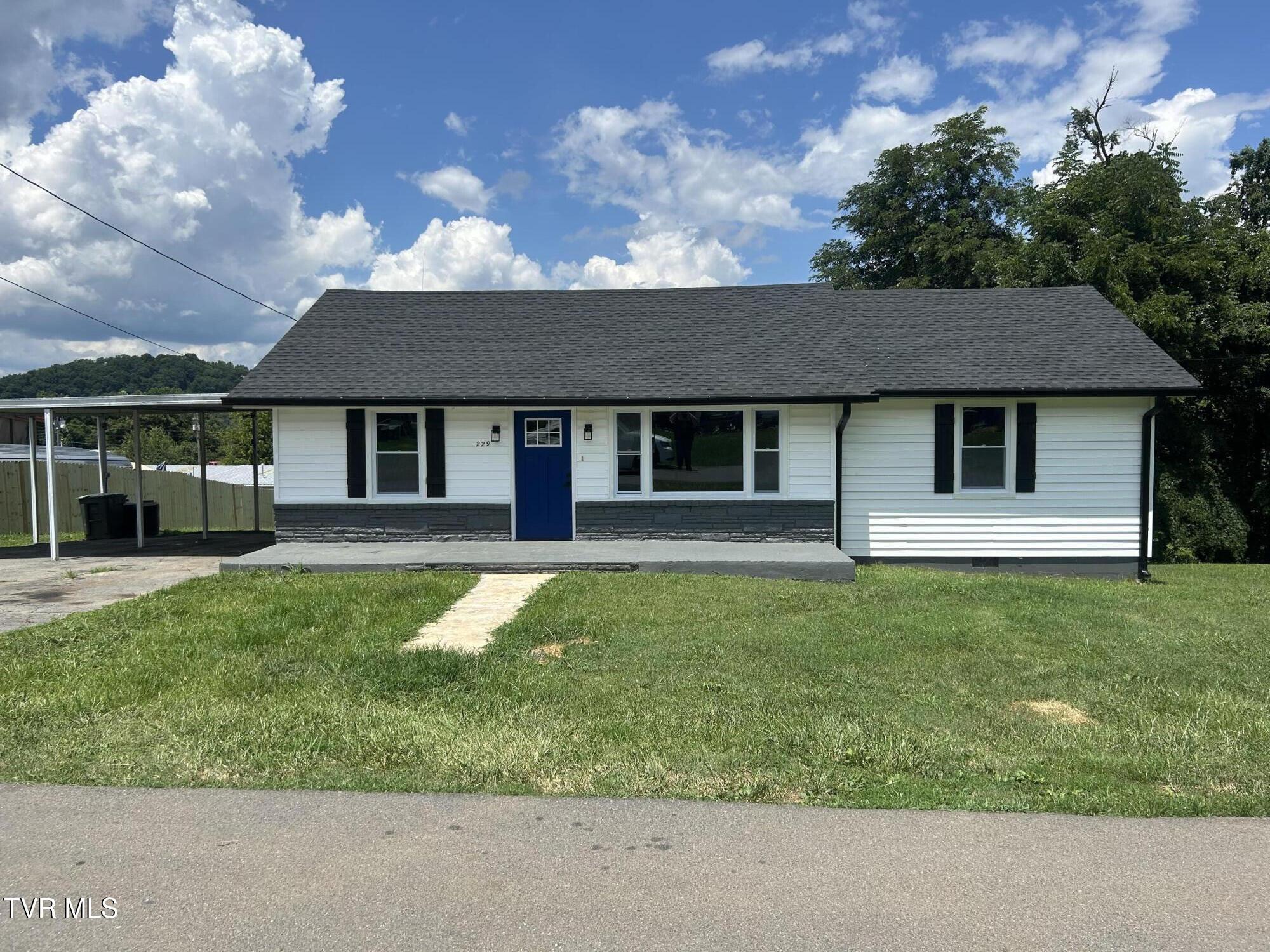 229 West Doe Avenue