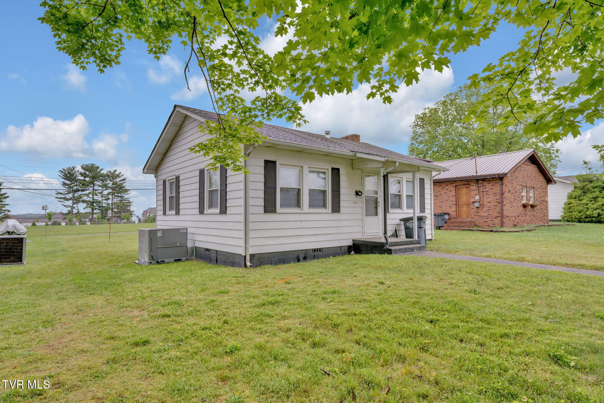 1561 Redwood Drive Property Photo 1