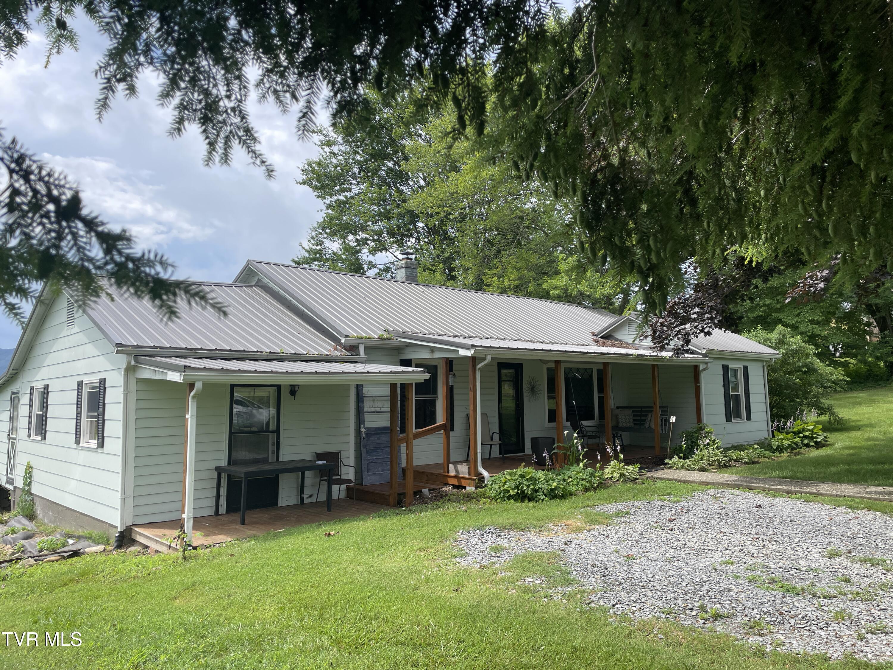 734 Spring City Road Property Photo 1