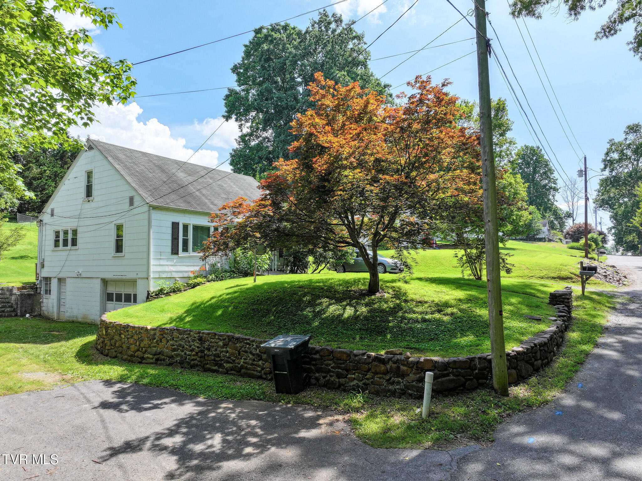 1260 Robinhood Road Property Photo