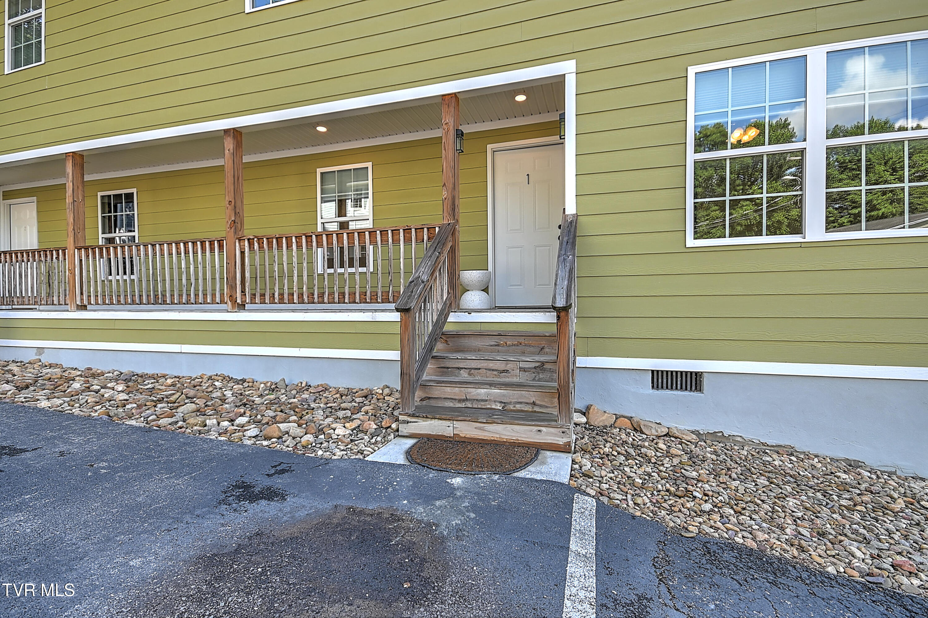 660 South Jena Beth Drive Property Photo 1