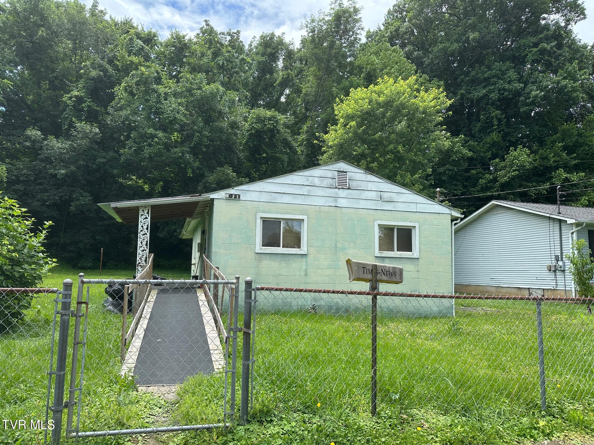 1021 Globe Avenue Property Photo 1
