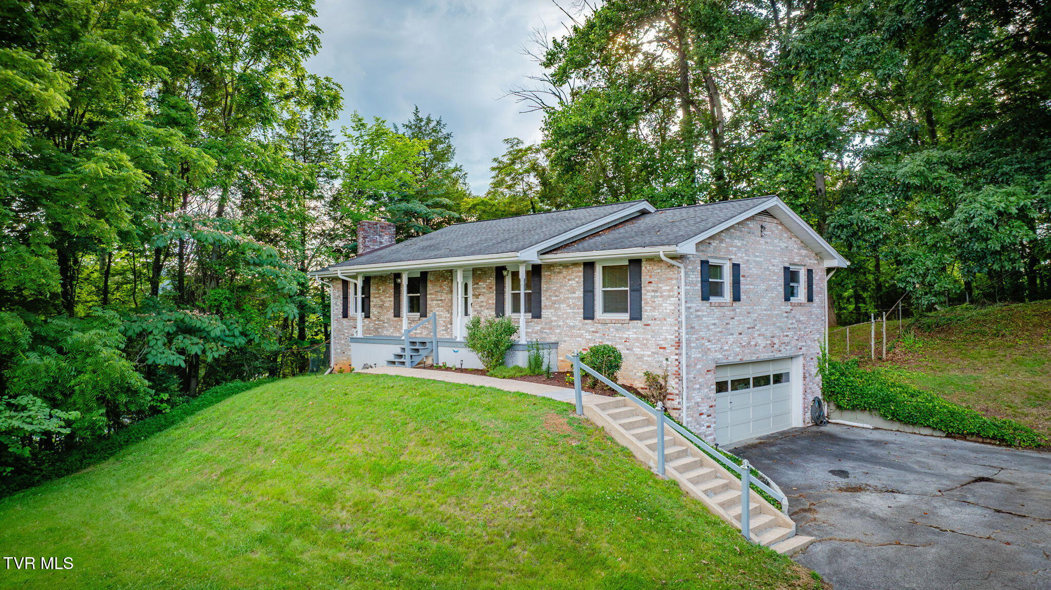 3513 Crest Road Property Photo 1