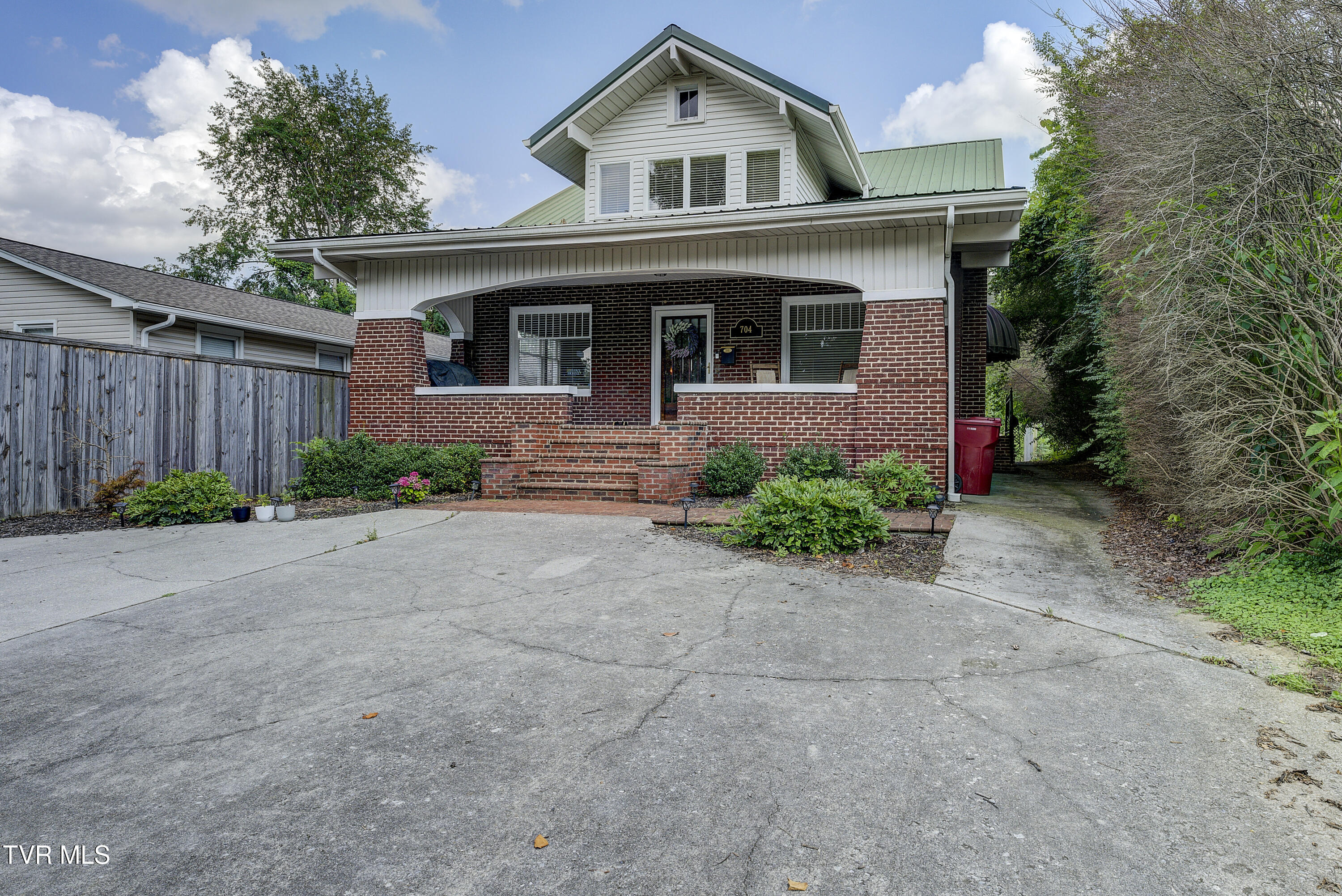 704 East Watauga Avenue Property Photo
