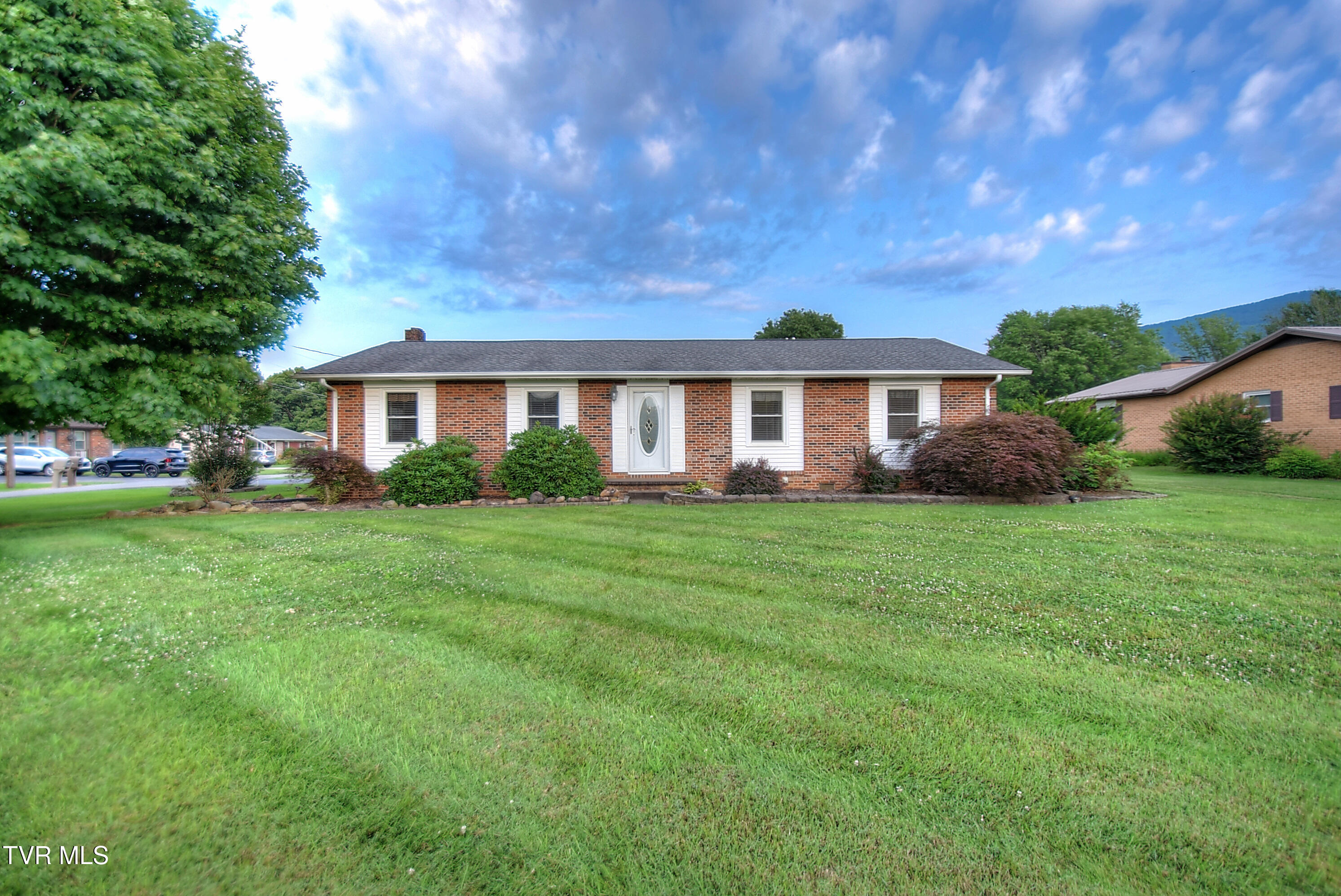 129 Camelot Court Property Photo