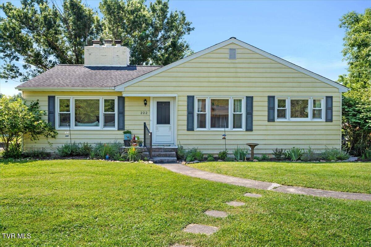 222 Northeast Stonewall Heights Property Photo