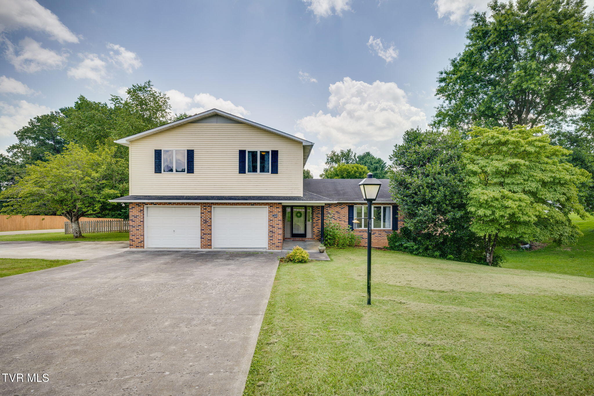 17304 Mary Lee Drive Property Photo 1