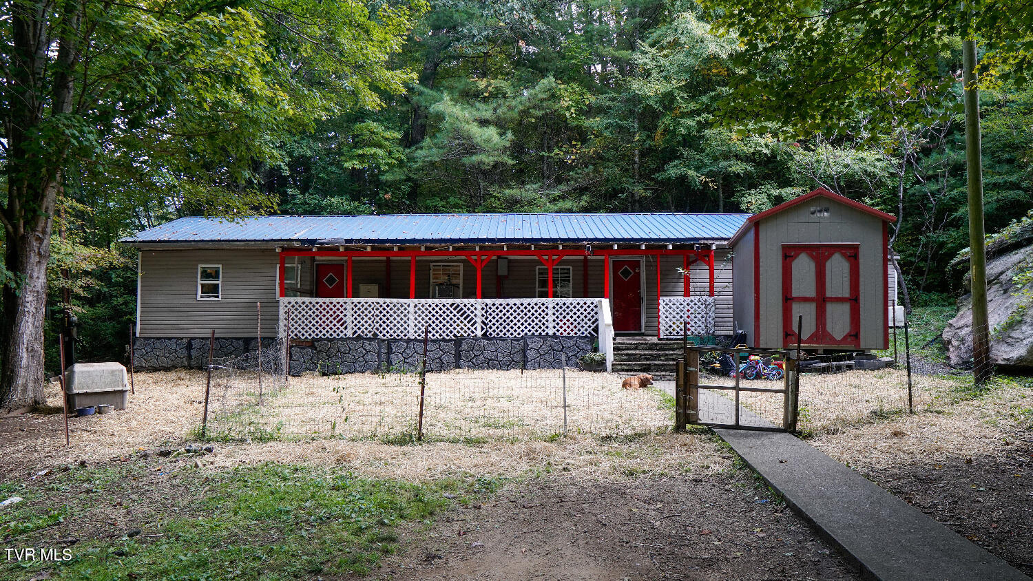 7490 Highway 19-e Property Photo 1