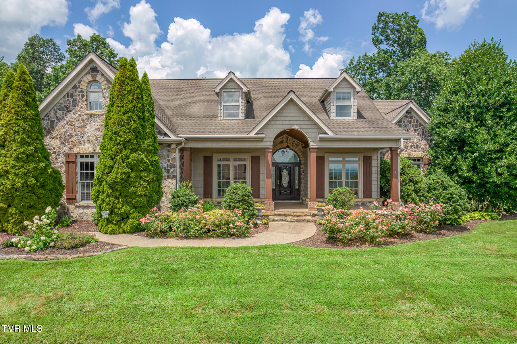 1184 Cliffview Circle Property Photo