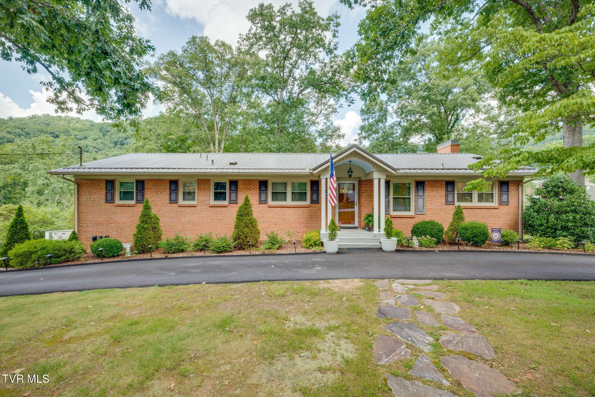 312 Timberlane Road Property Photo 1