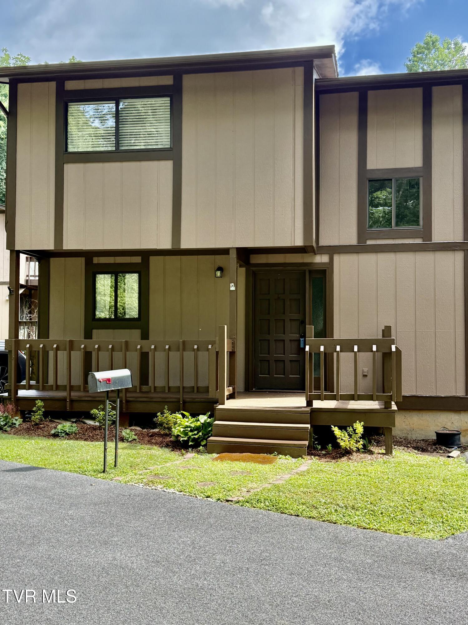 24204 Woodridge Circle Property Photo 1