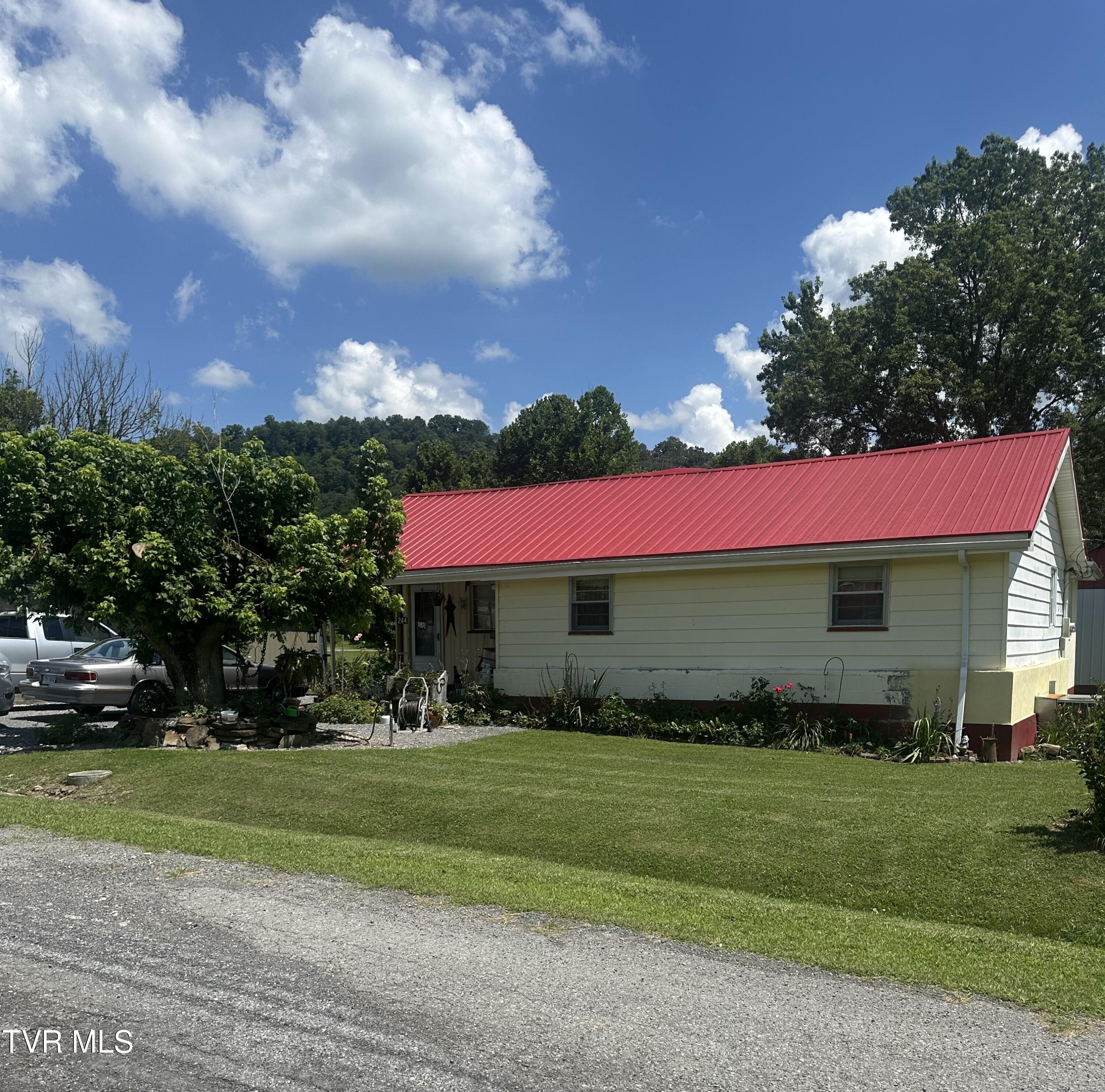 244 2nd Avenue Property Photo 1