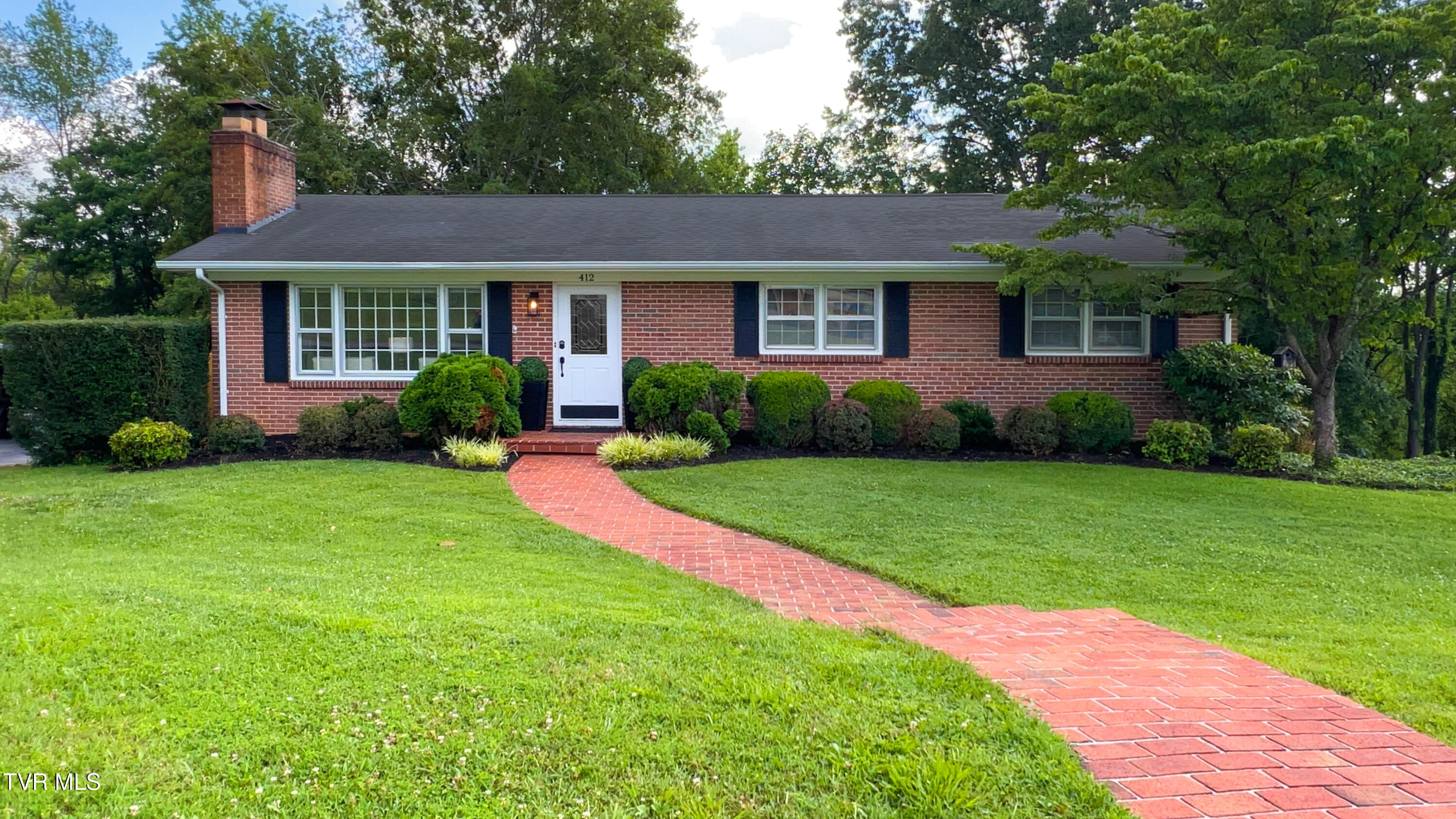 412 Brookwood Dr Property Photo 1