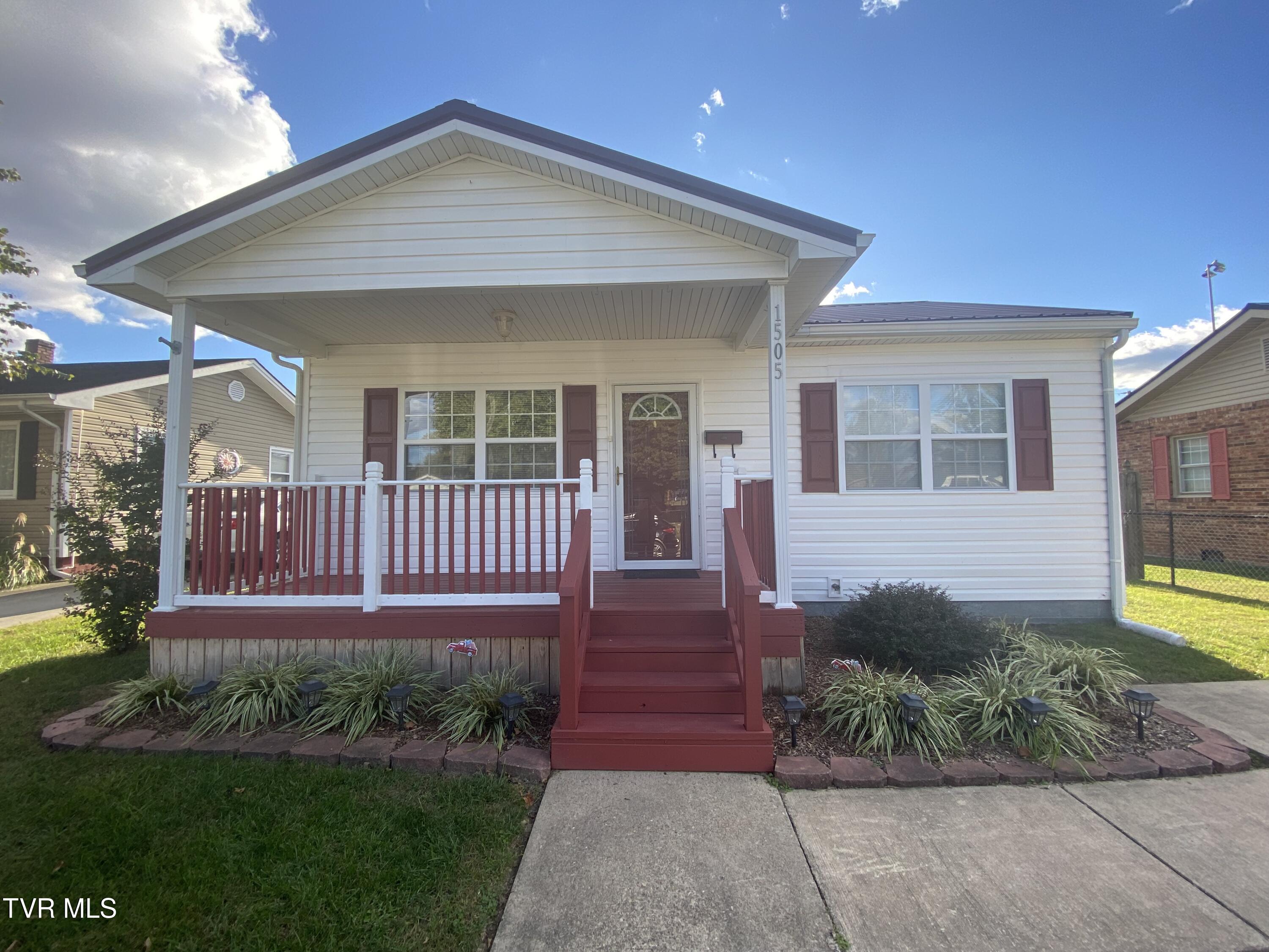1505 Redwood Drive Property Photo 1