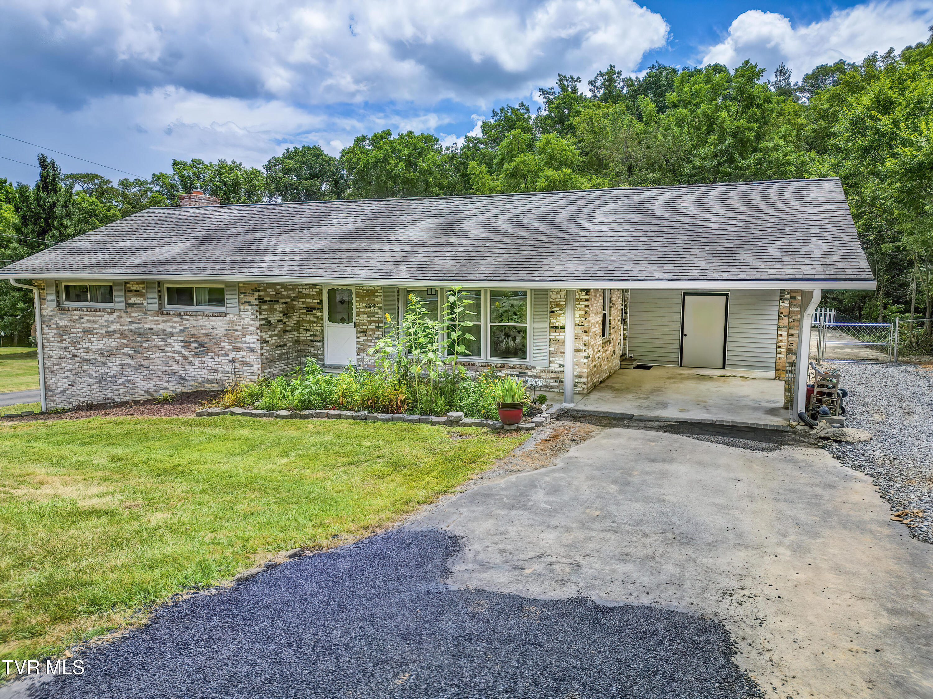 4005 Leaning Pine Road Property Photo 1