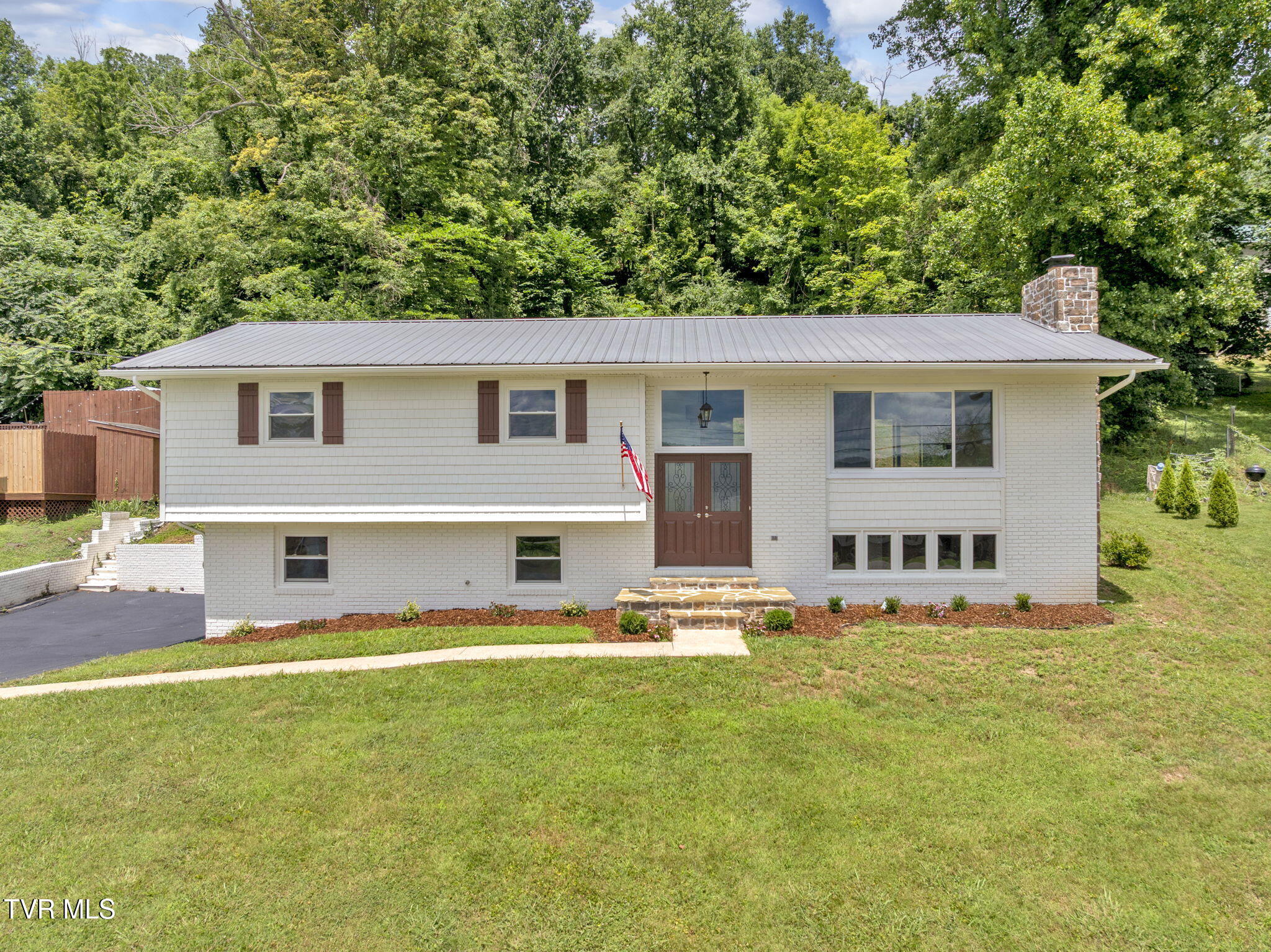 640 Foothills Road Property Photo 1