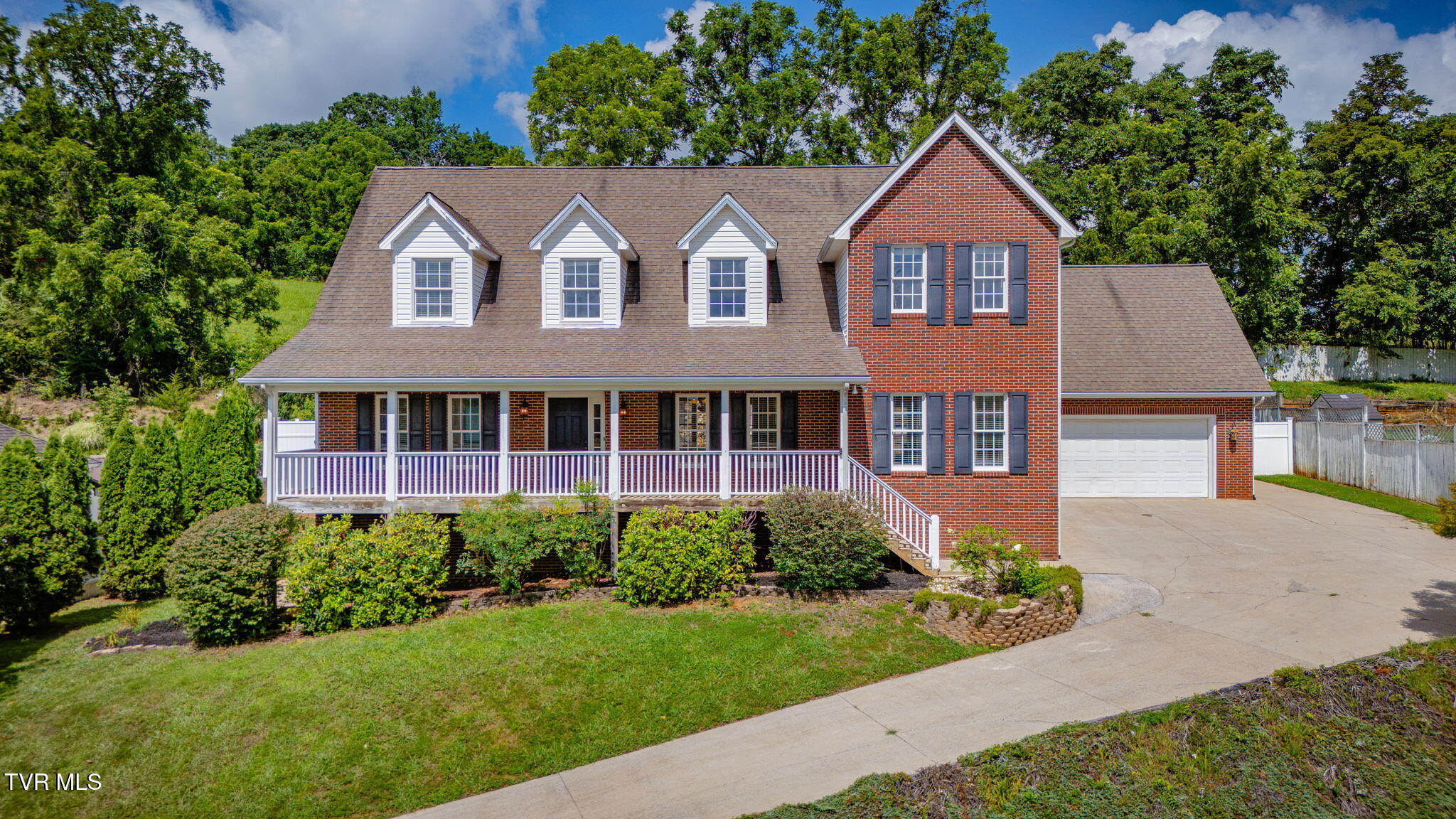702 Glen Oaks Place Property Photo 1