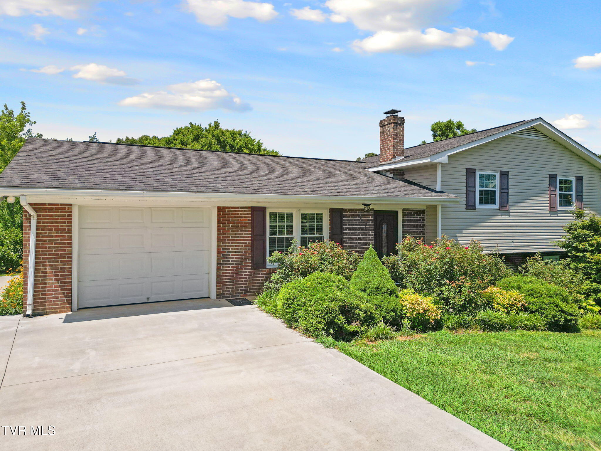 412 George Washington Drive Property Photo 1