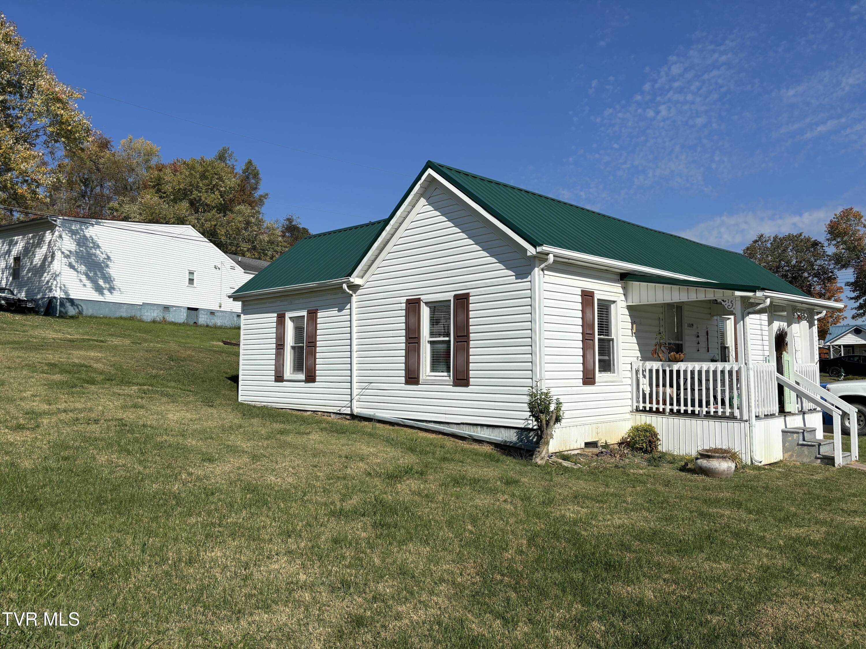 1009 Liberty Circle Property Photo 1