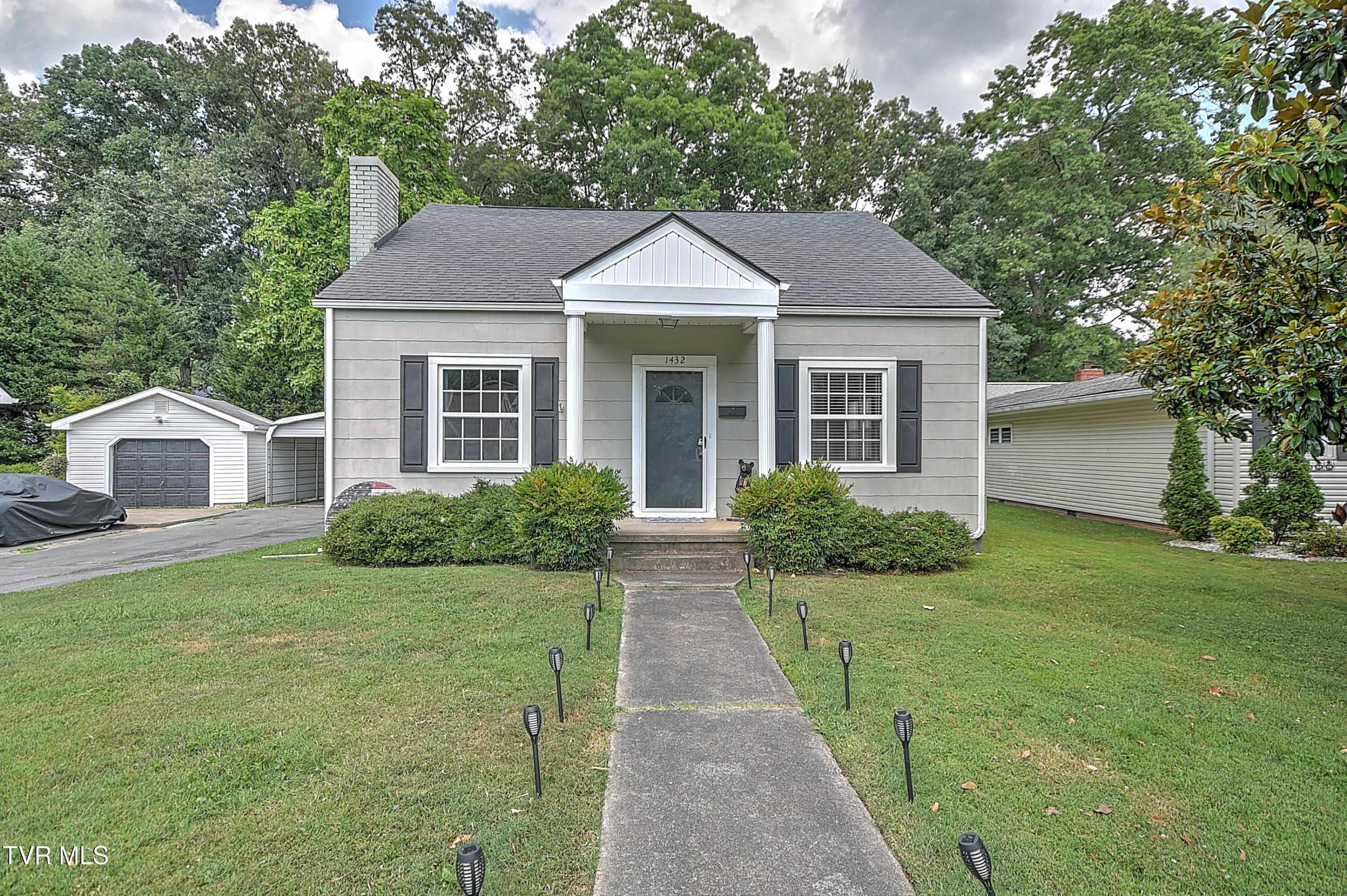 1432 Valley Street Property Photo 1