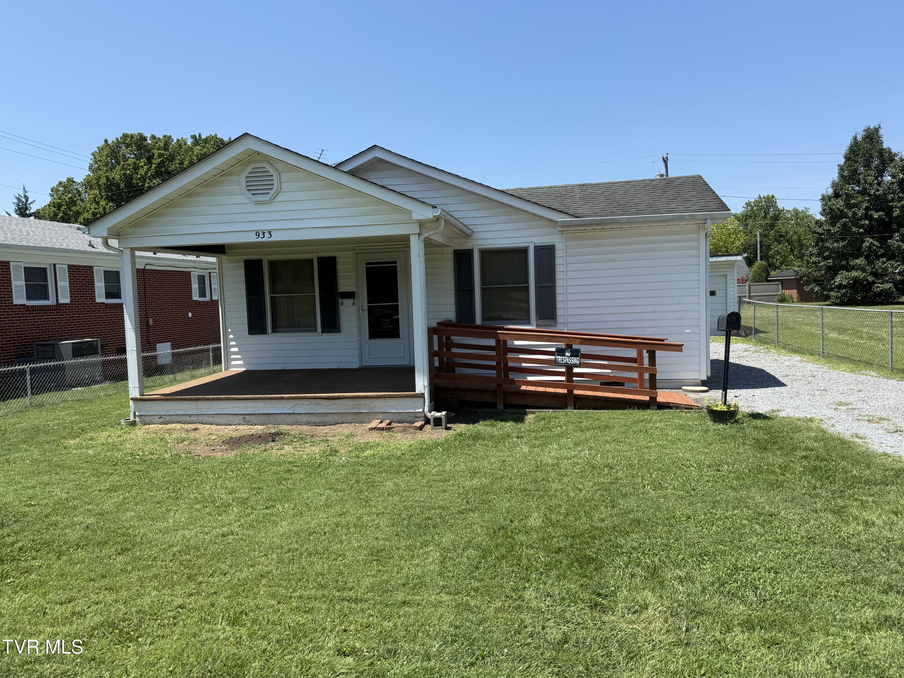 933 Walker Street Property Photo 1