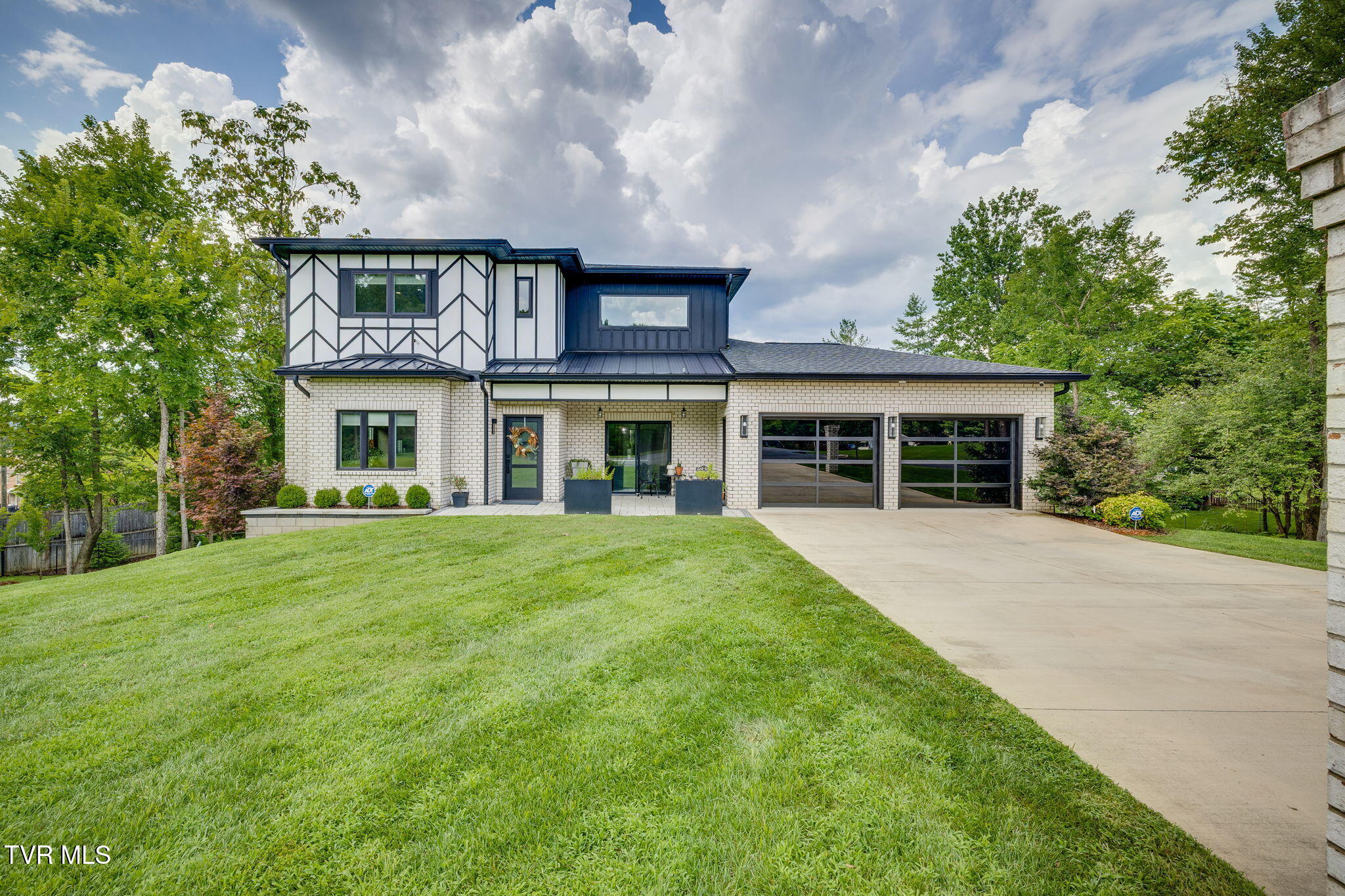 1000 Radcliffe Avenue Property Photo