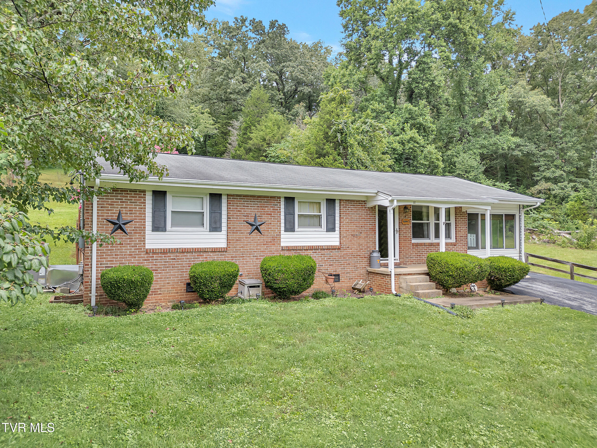 317 Hamilton Place Property Photo
