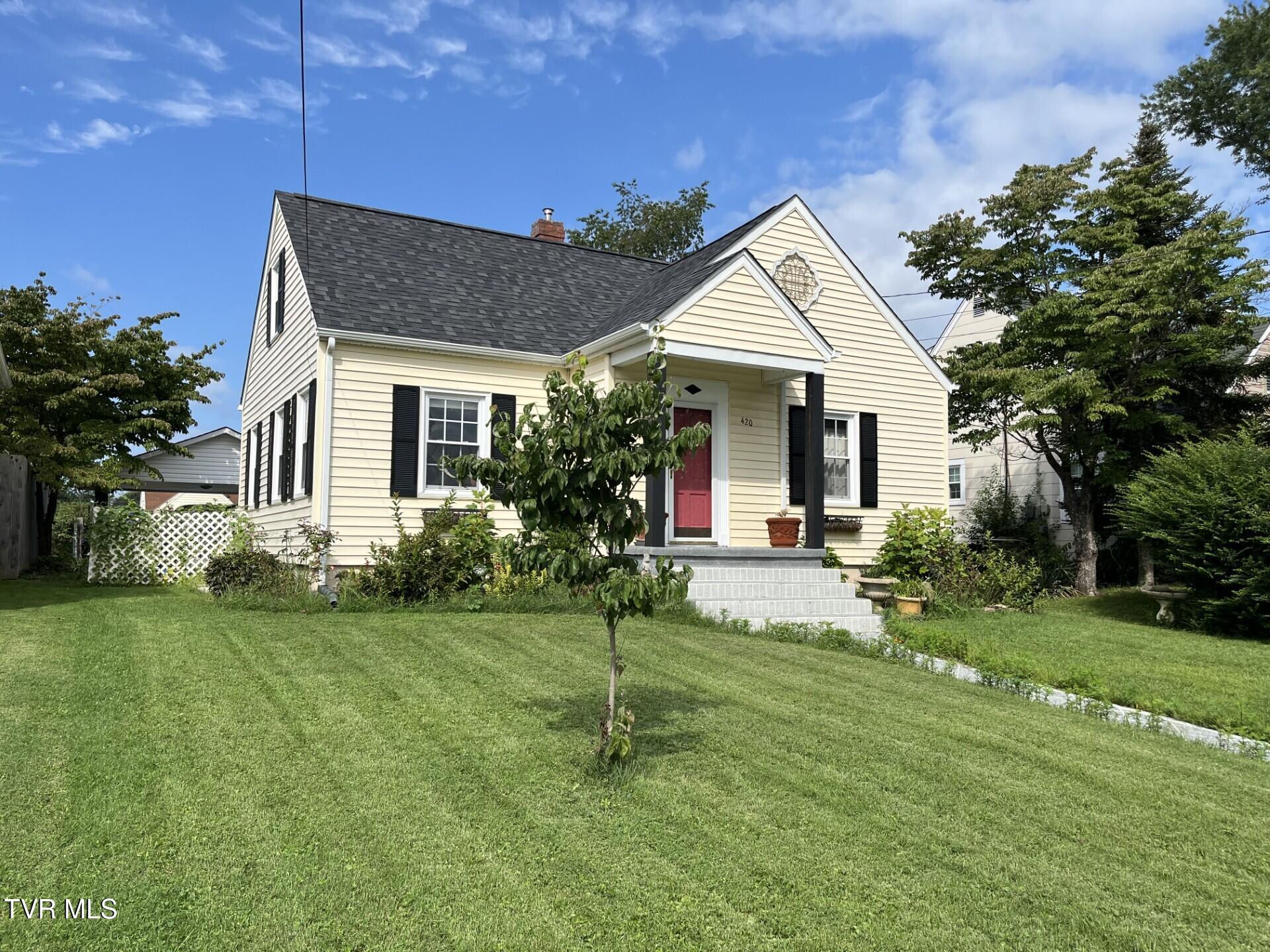 420 Douglas Street Property Photo 1