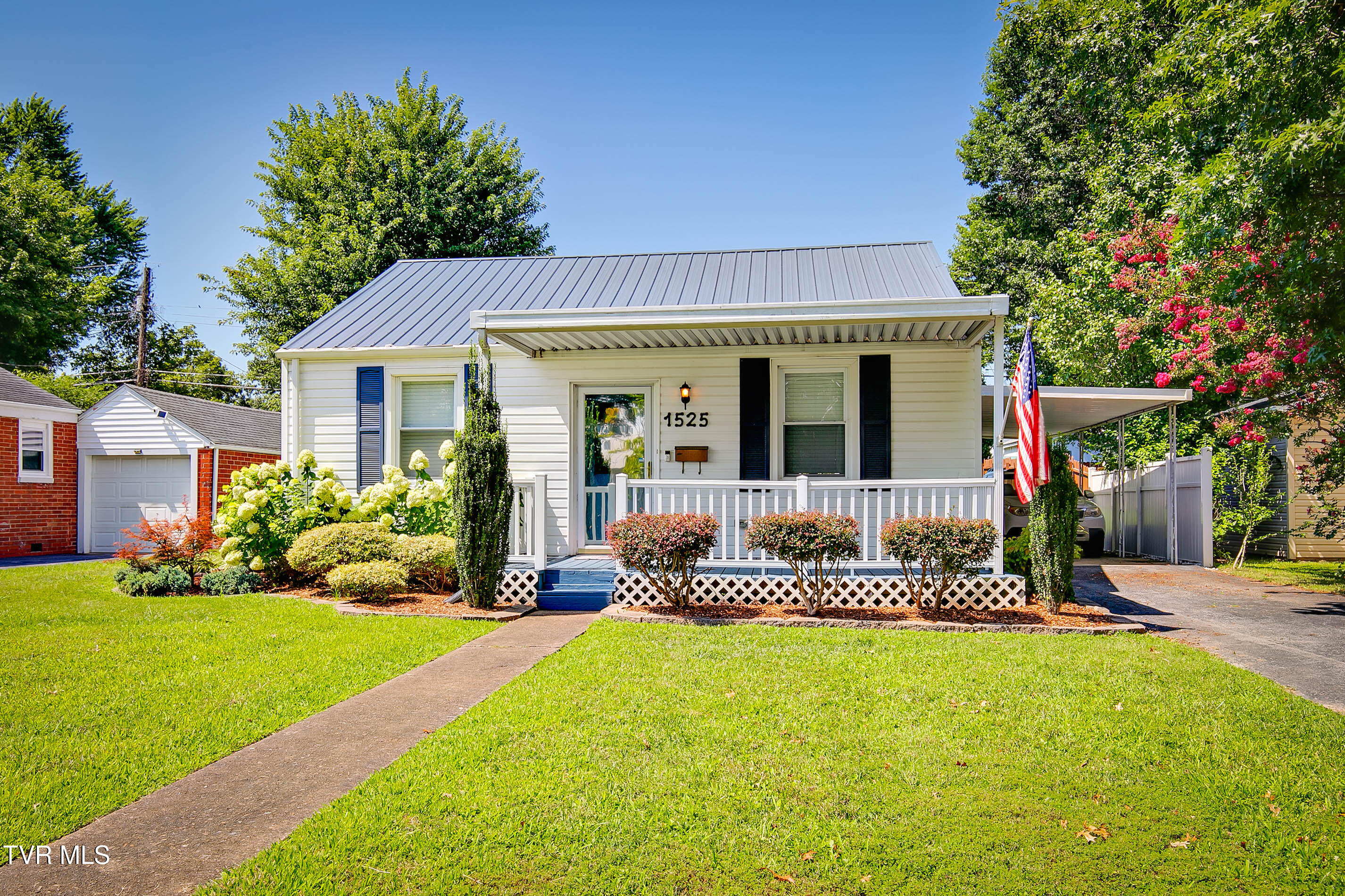 1525 Carolina Avenue Property Photo