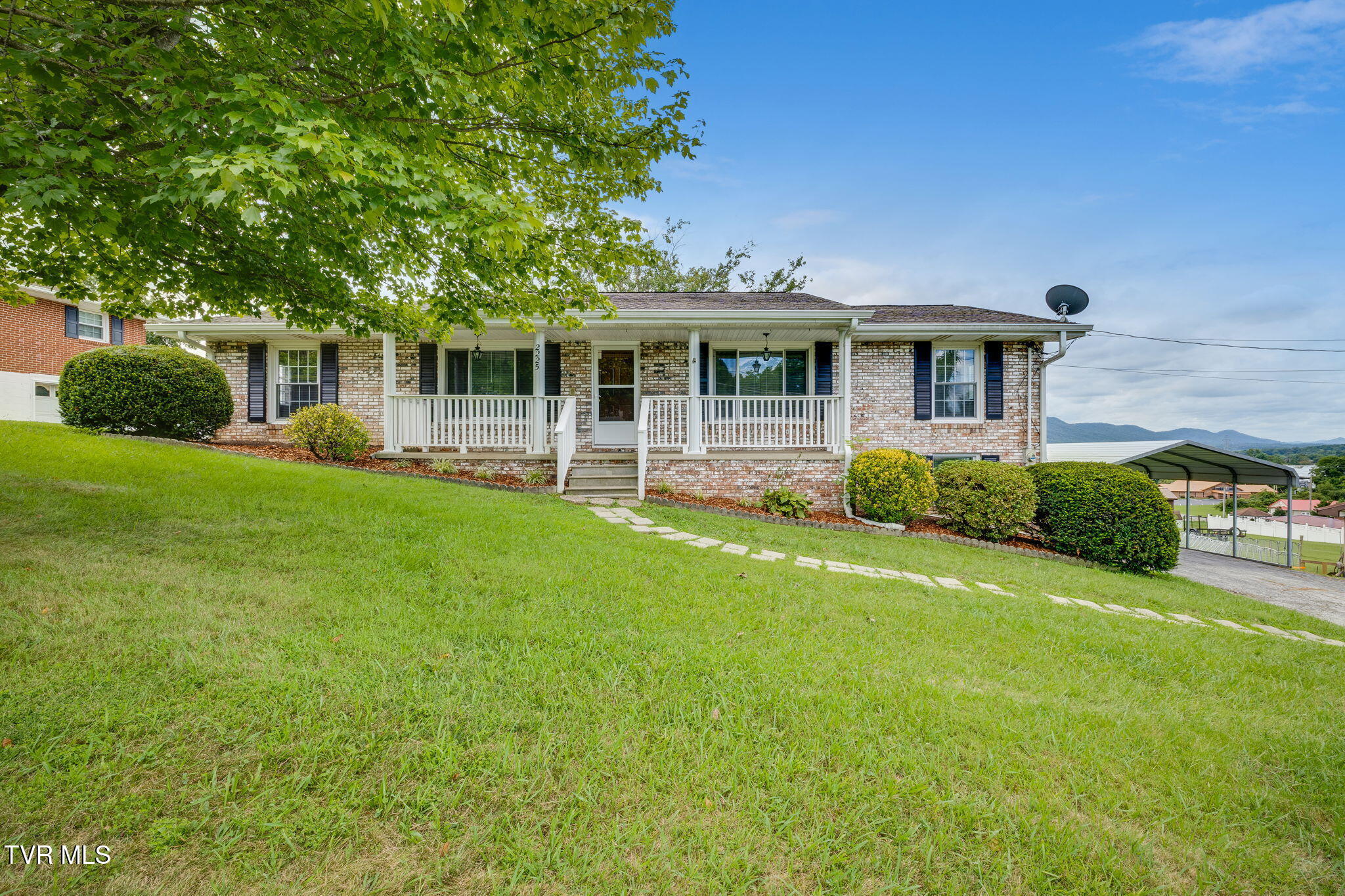 2225 Hall Street Property Photo 1