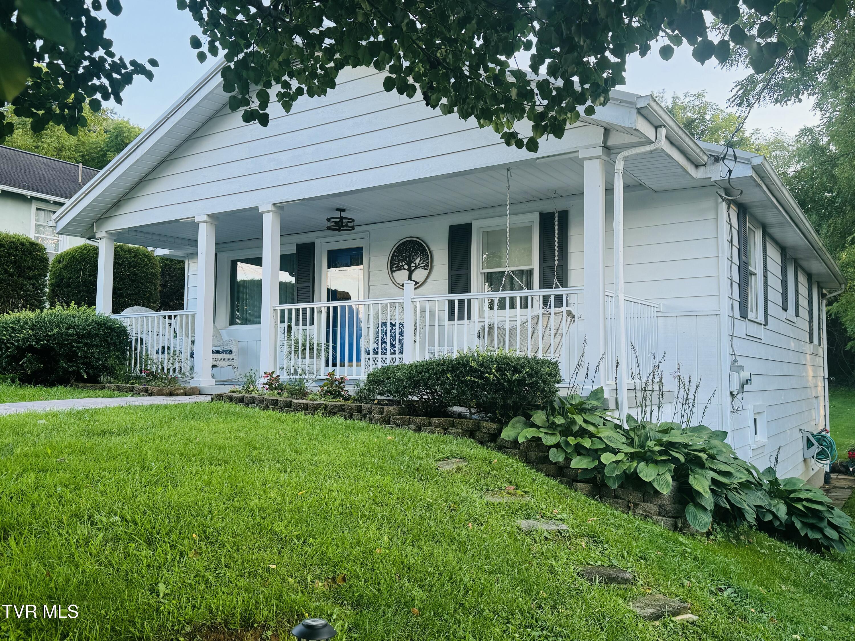 213 Campbell Street Property Photo 1