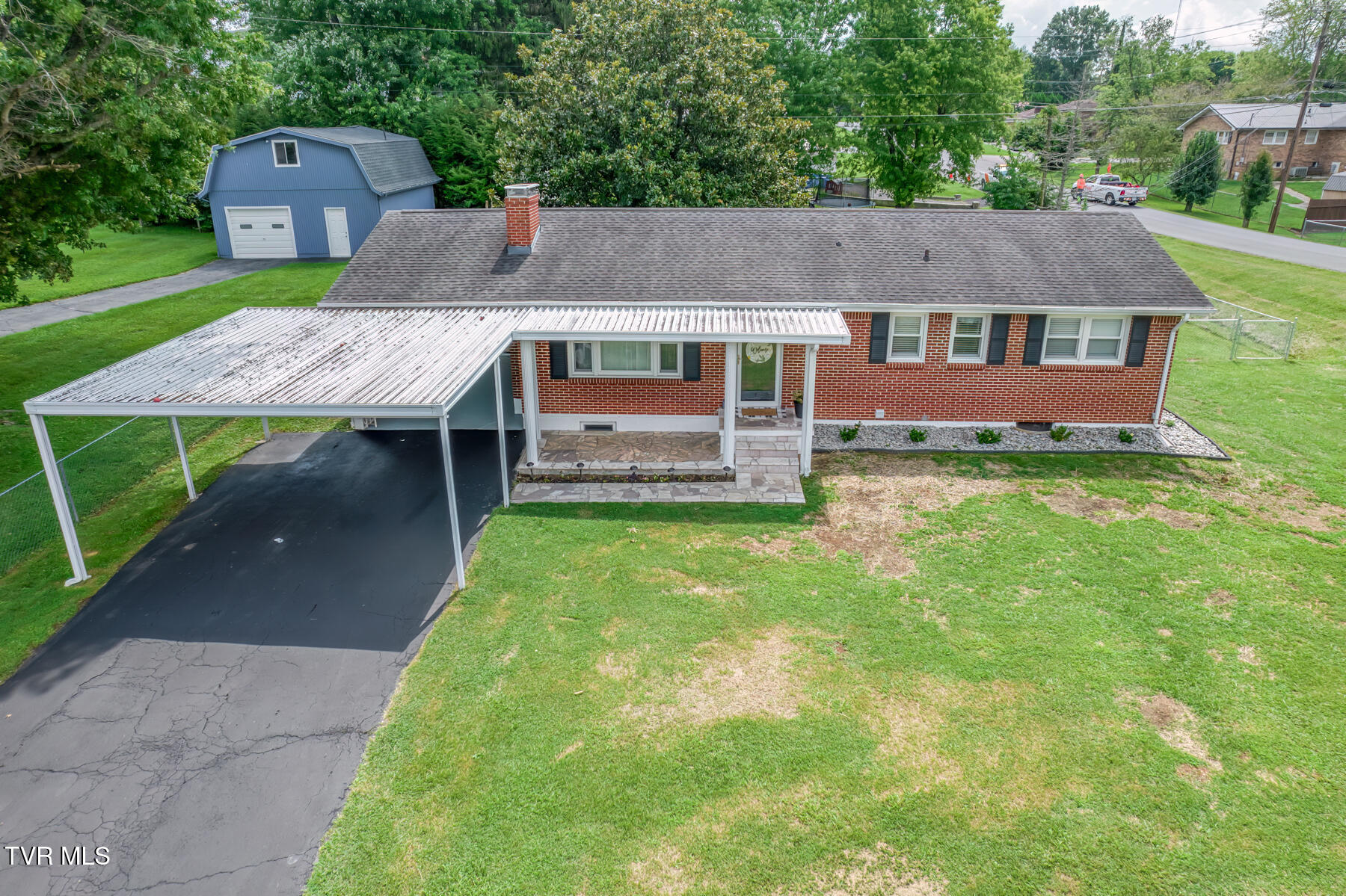 401 Sherwood Road Property Photo