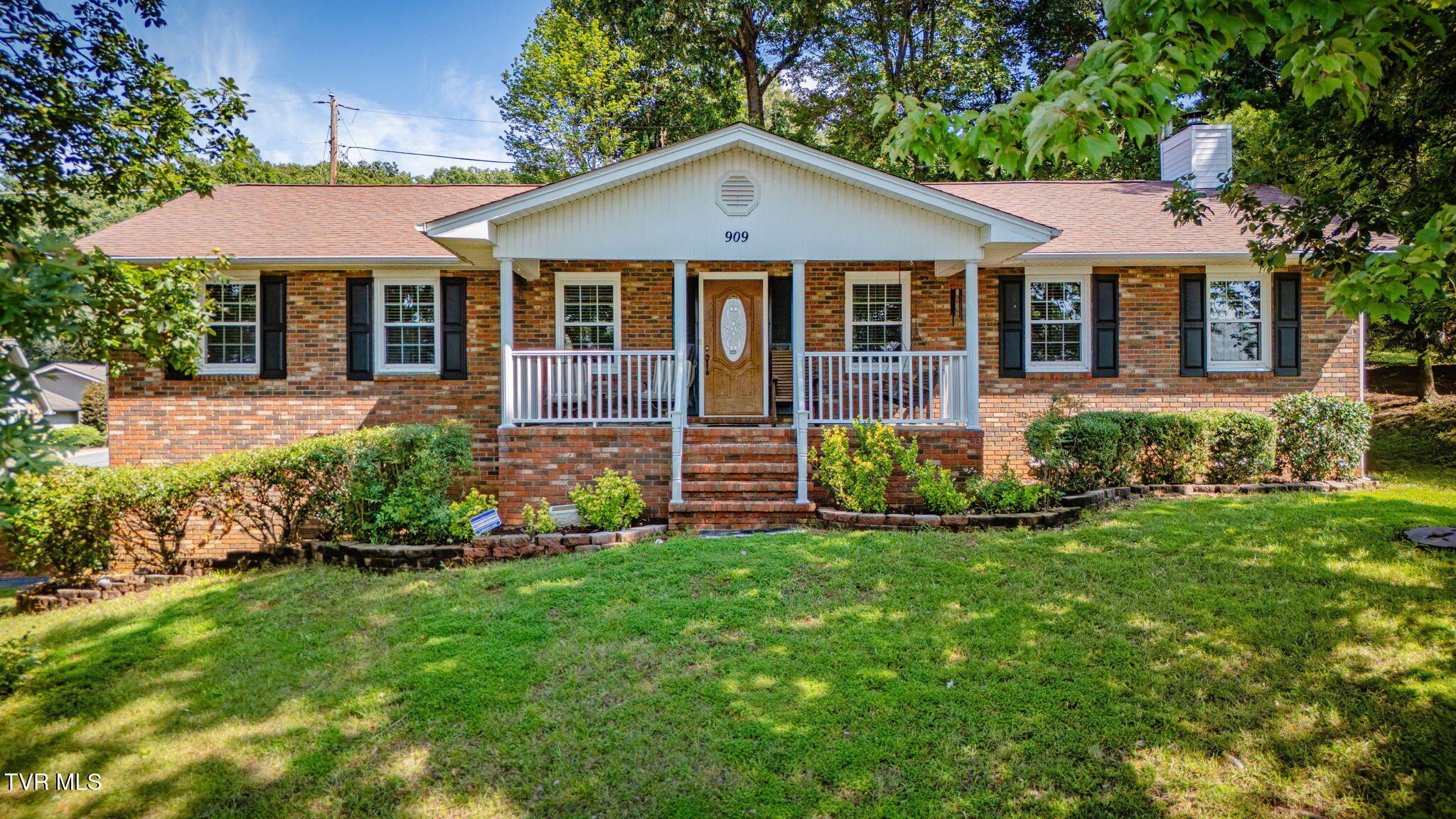 909 Exeter Place Property Photo 1