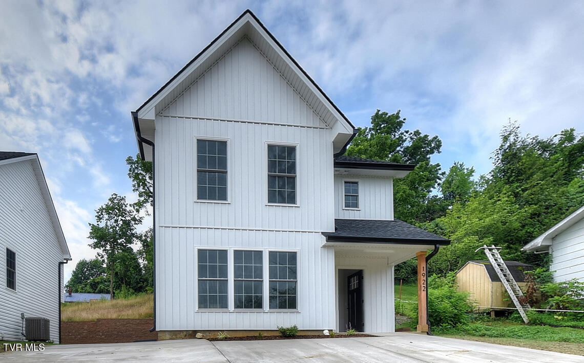 1922 Siam Road Property Photo 1