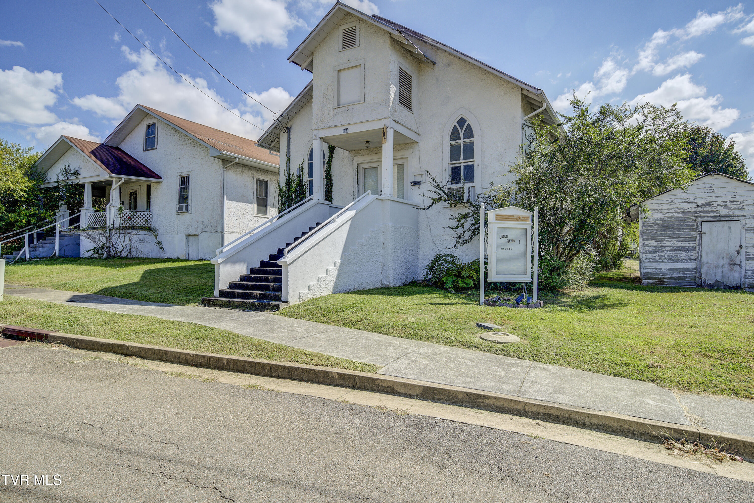 304 Merry Drive Property Photo 1