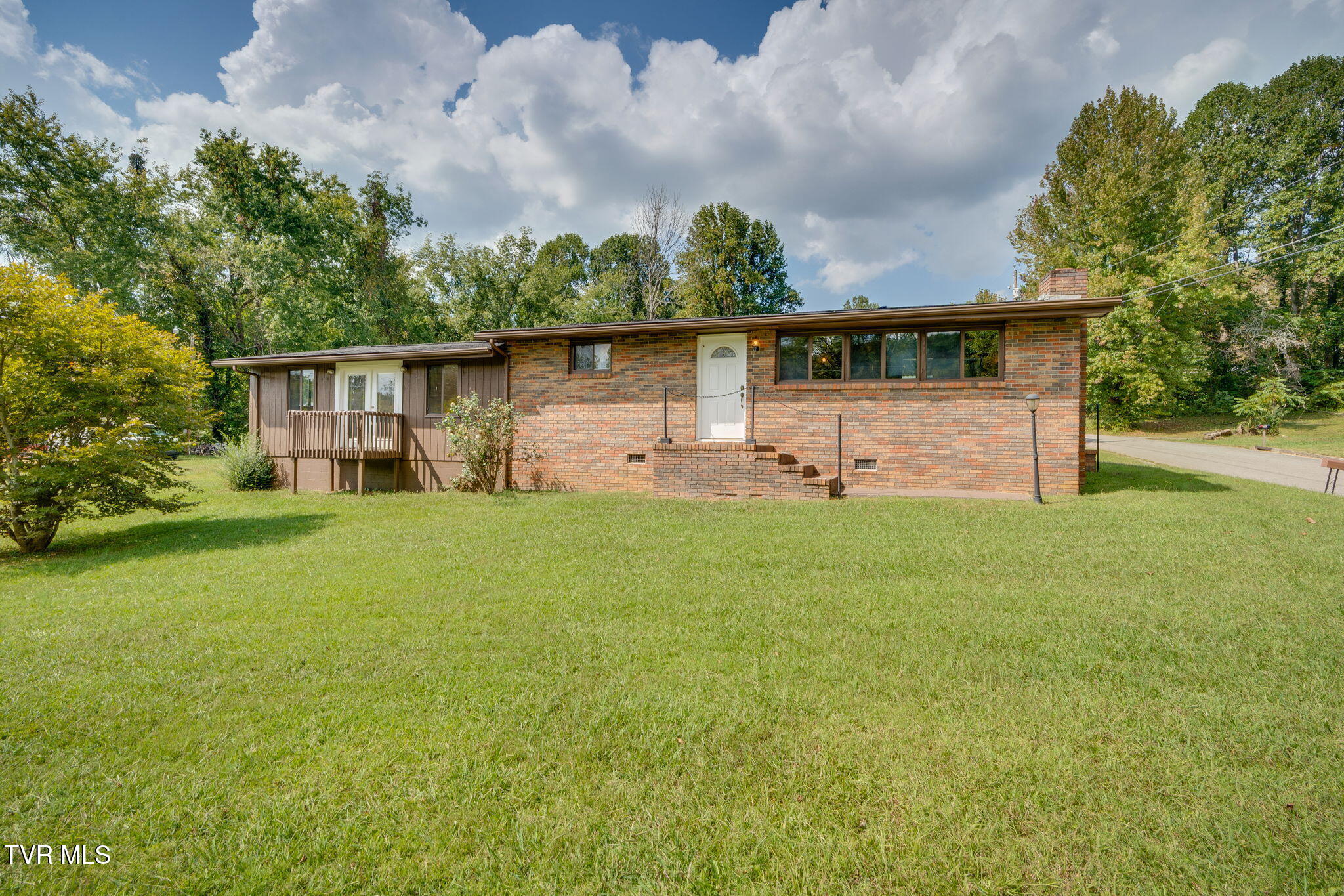 105 Infinity Drive Property Photo 1