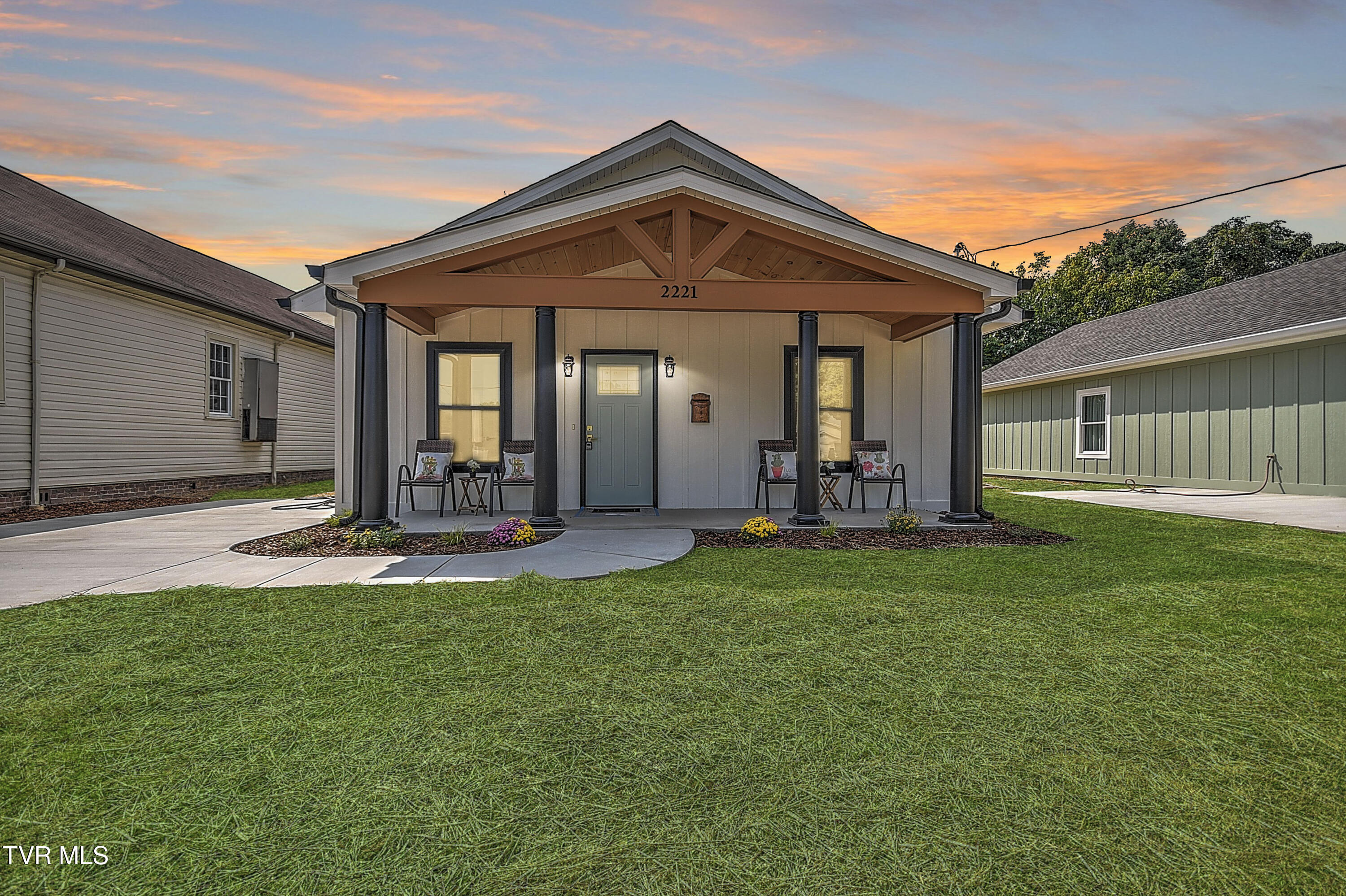 2221 Ashwood Avenue Property Photo 1