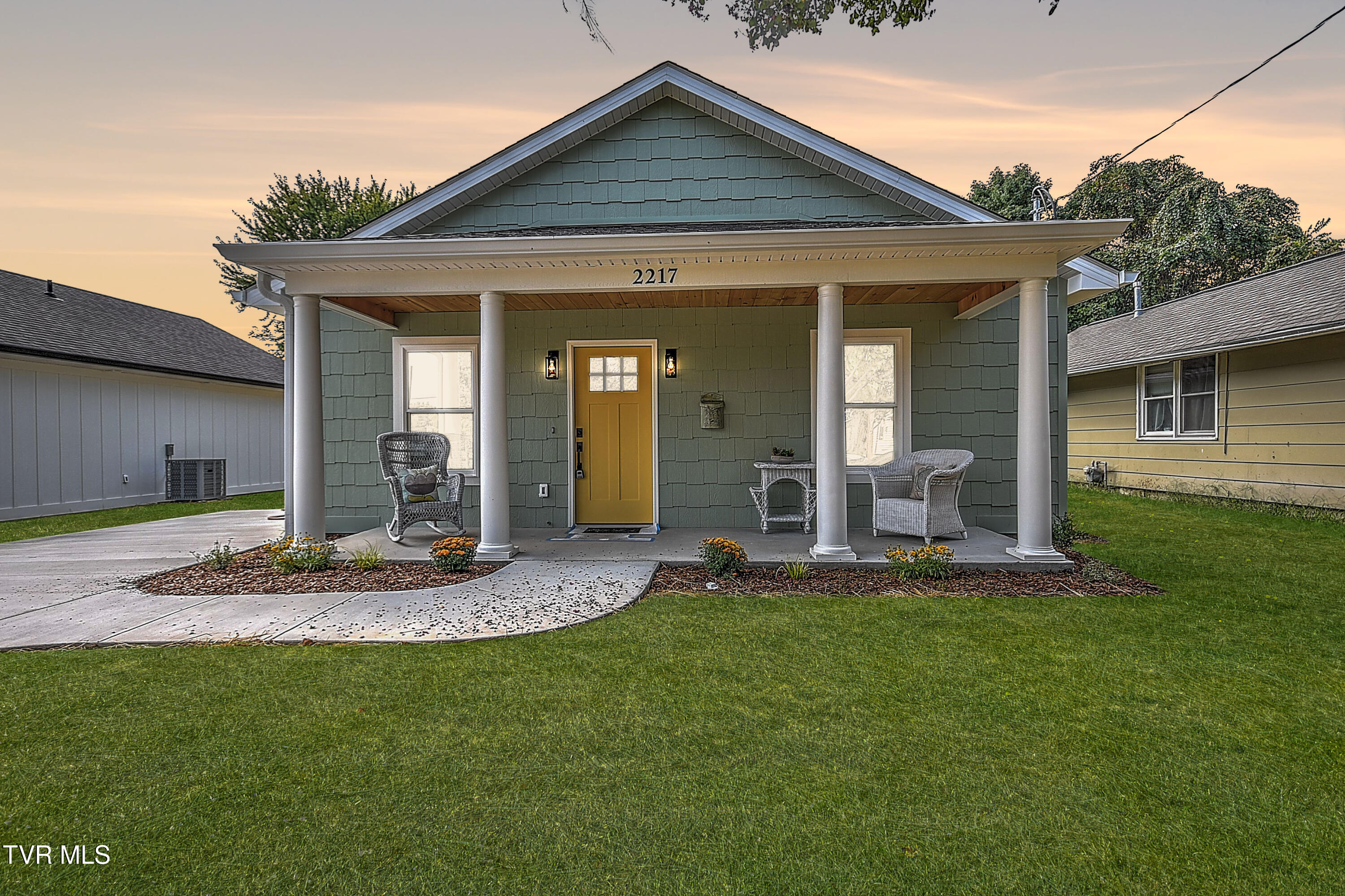 2217 Ashwood Avenue Property Photo 1