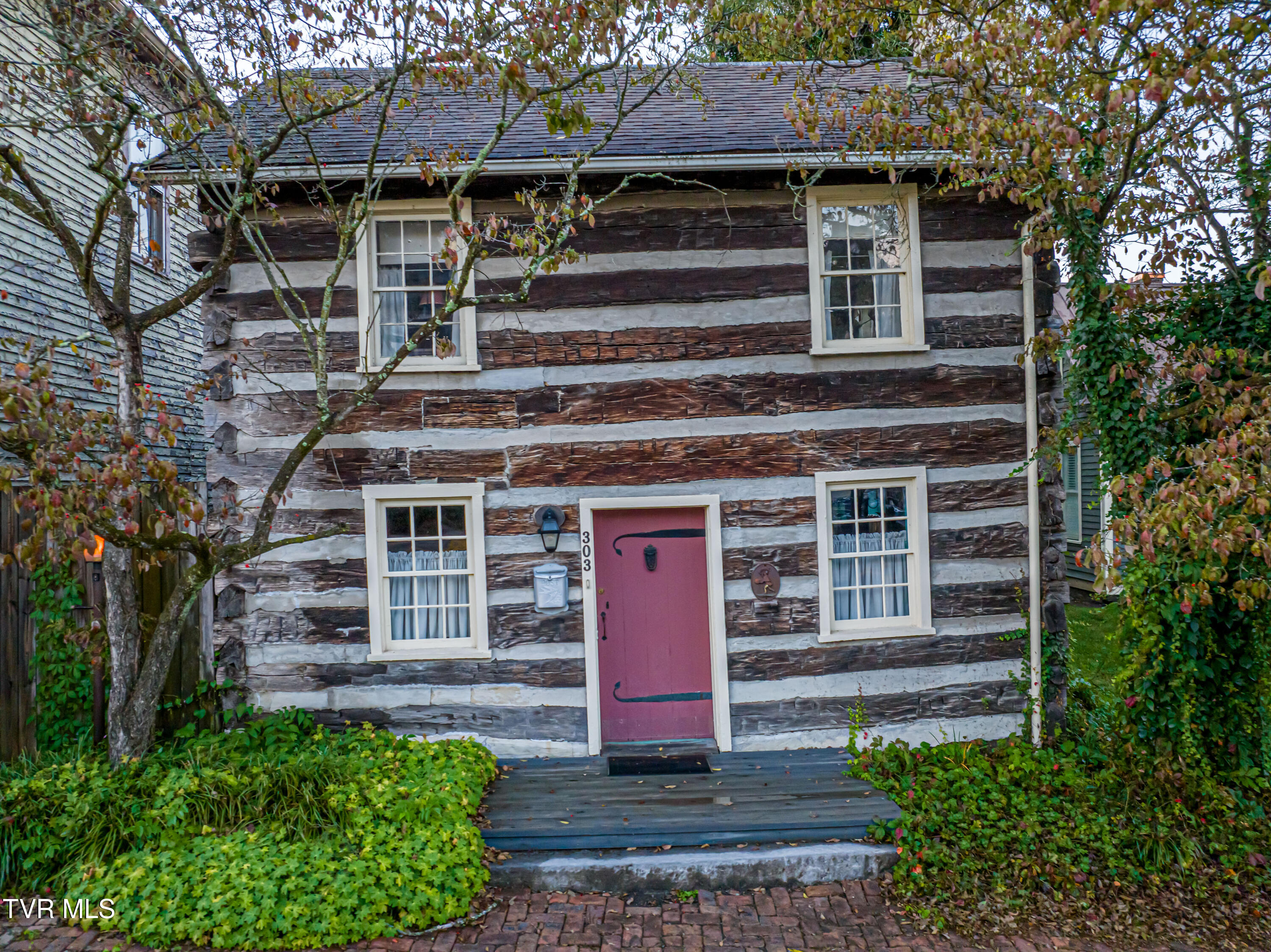 303 East Main Street Property Photo 1