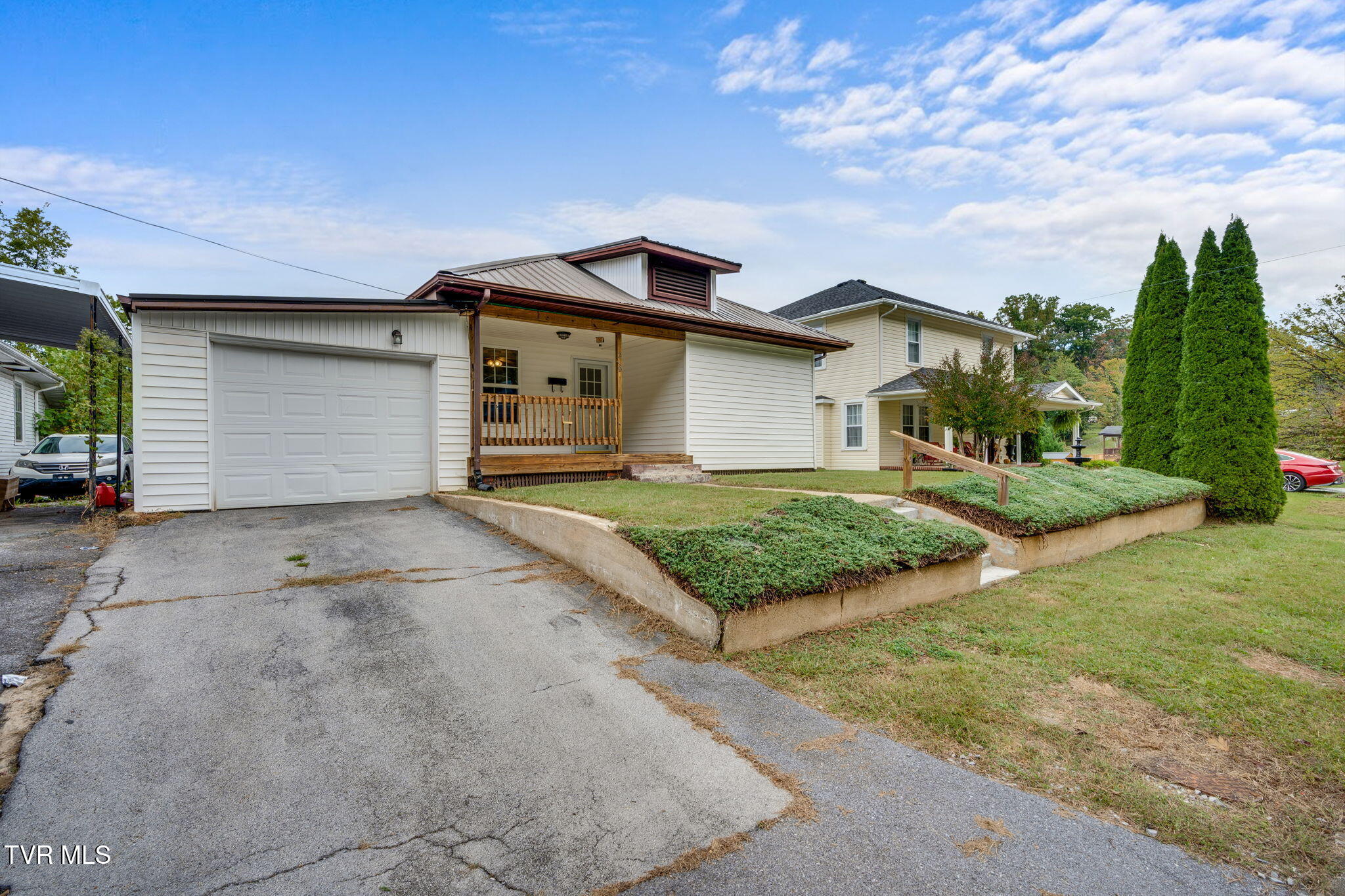 219 New Avenue Property Photo 1