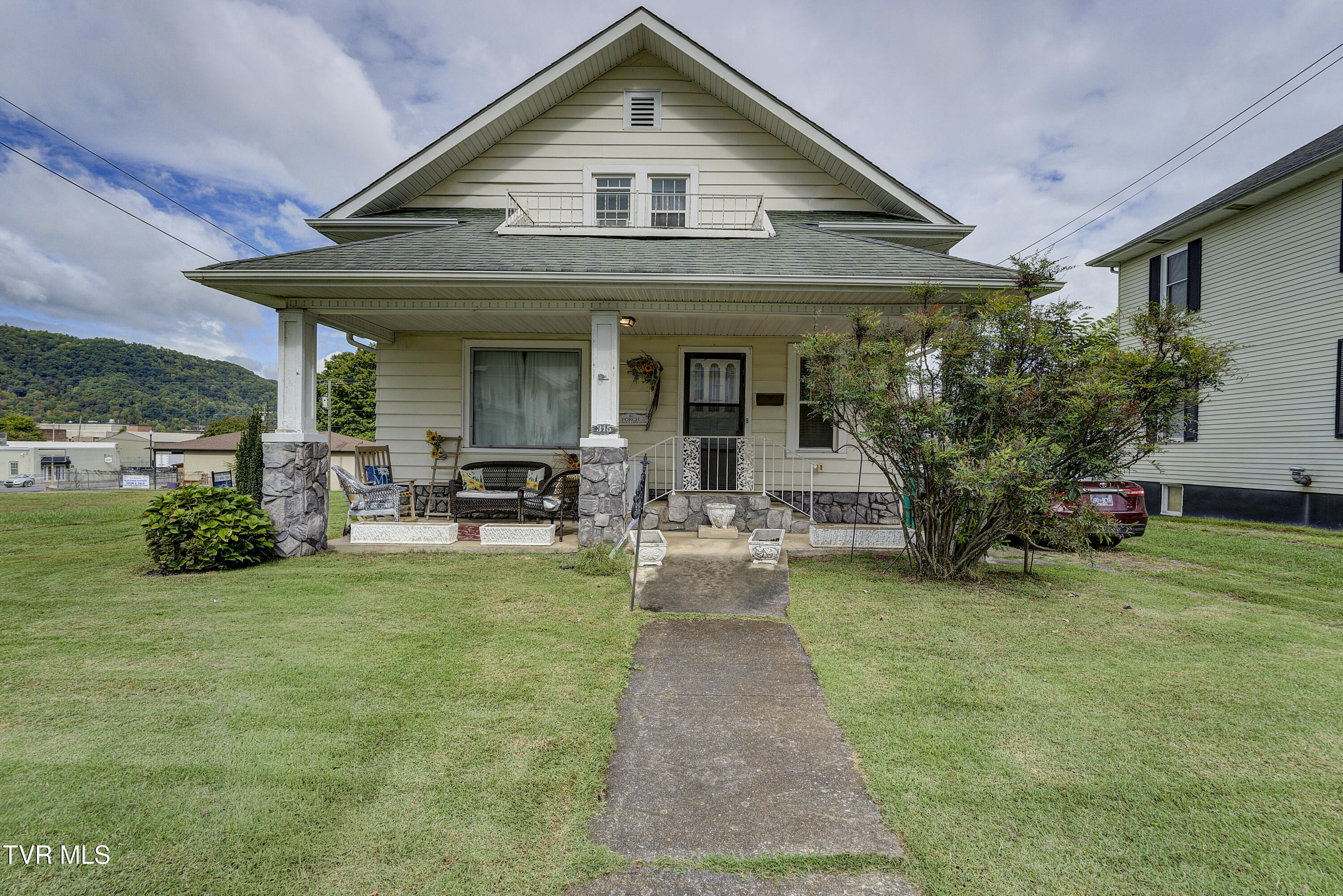 315 Love Street Property Photo 1