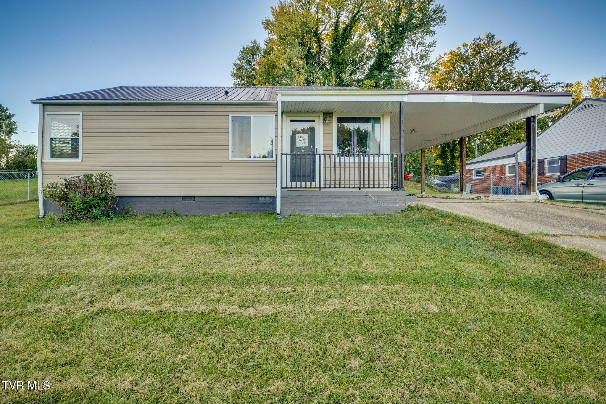 2320 Woodridge Avenue Property Photo 1