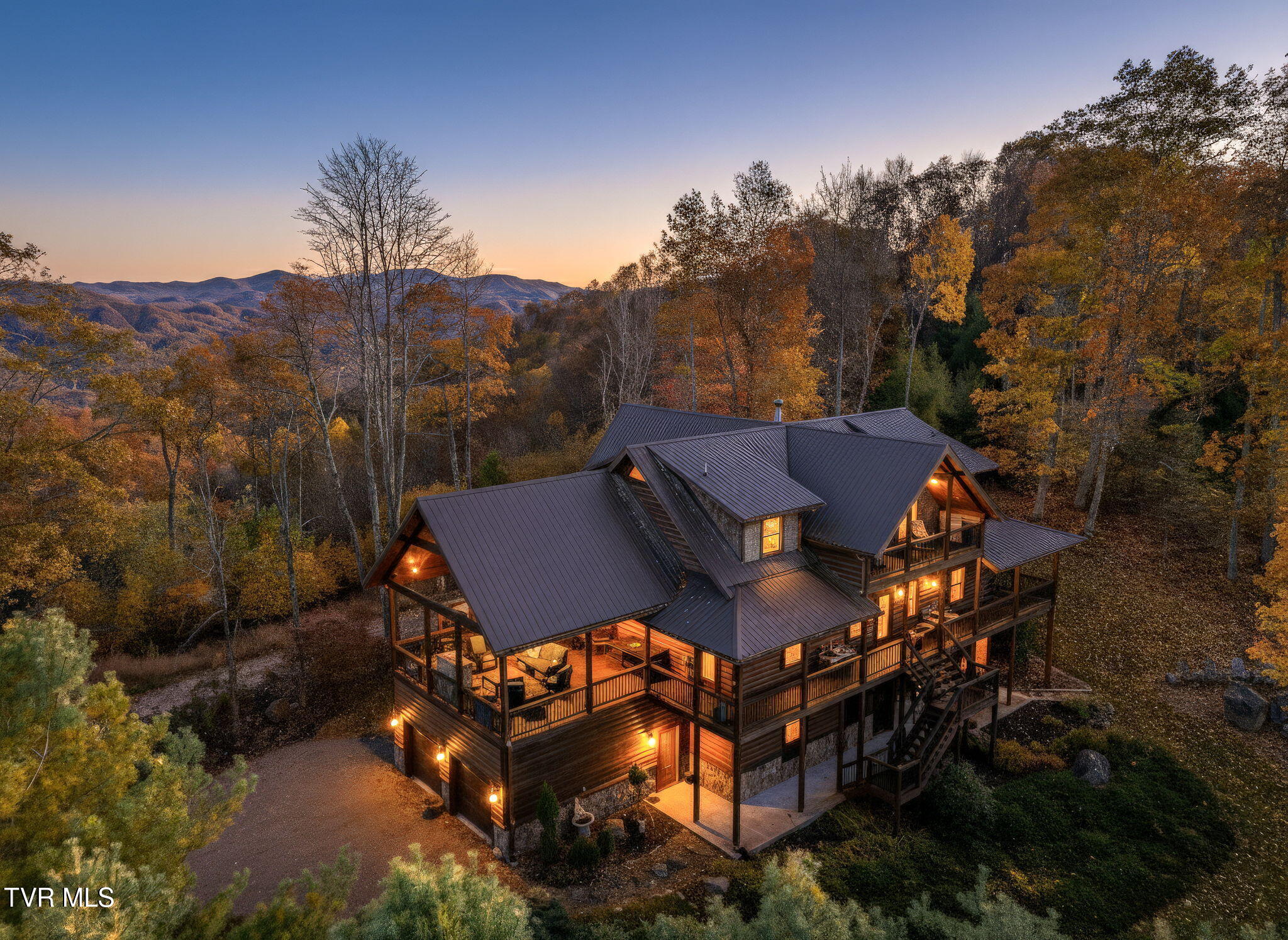 7464 Callalantee Drive Property Photo 1