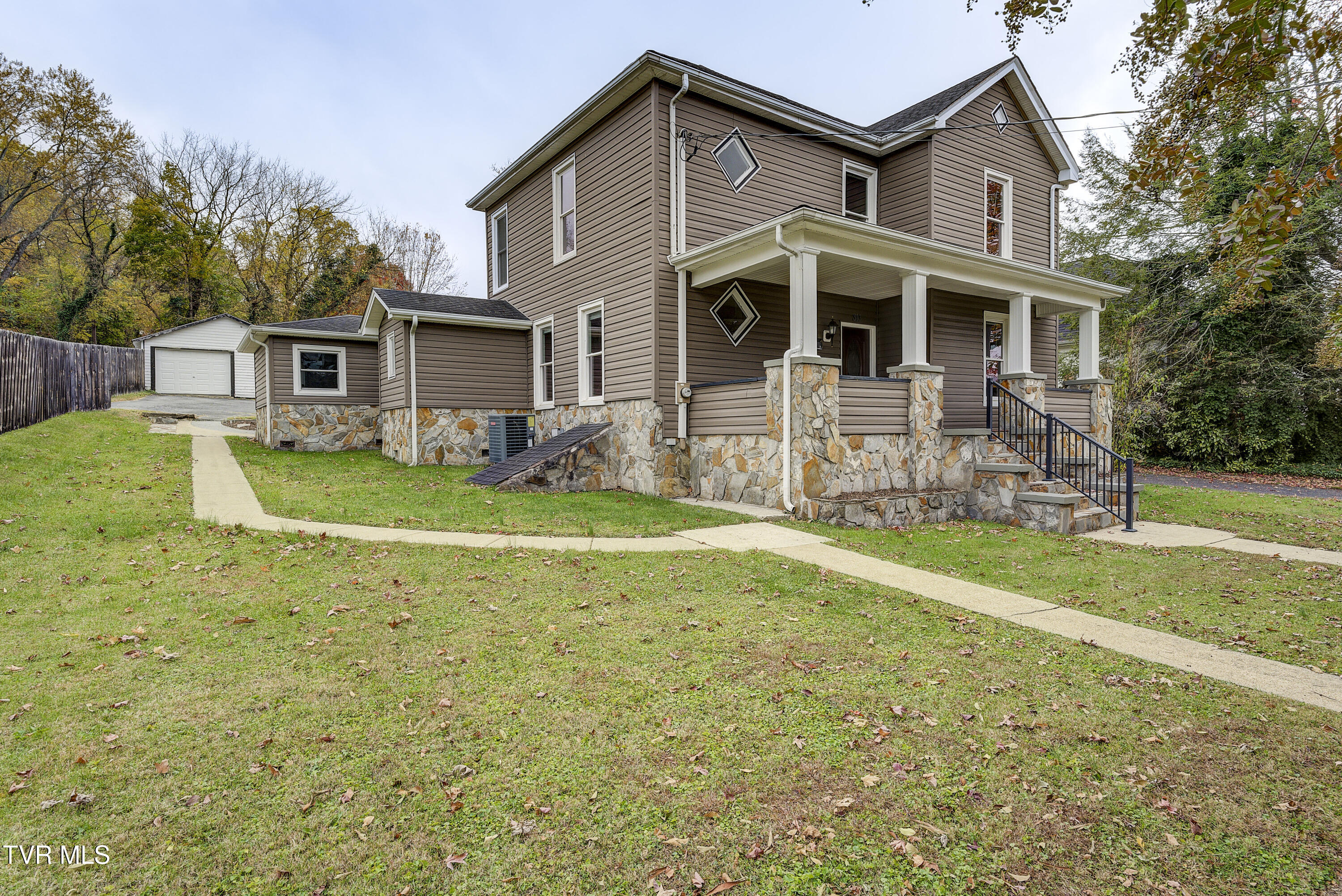 310 North Elm Avenue Property Photo 1