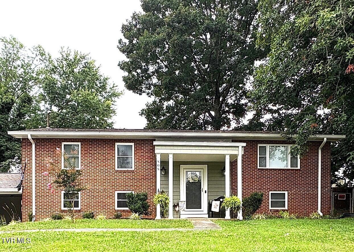 808 Liberty Drive Property Photo 1