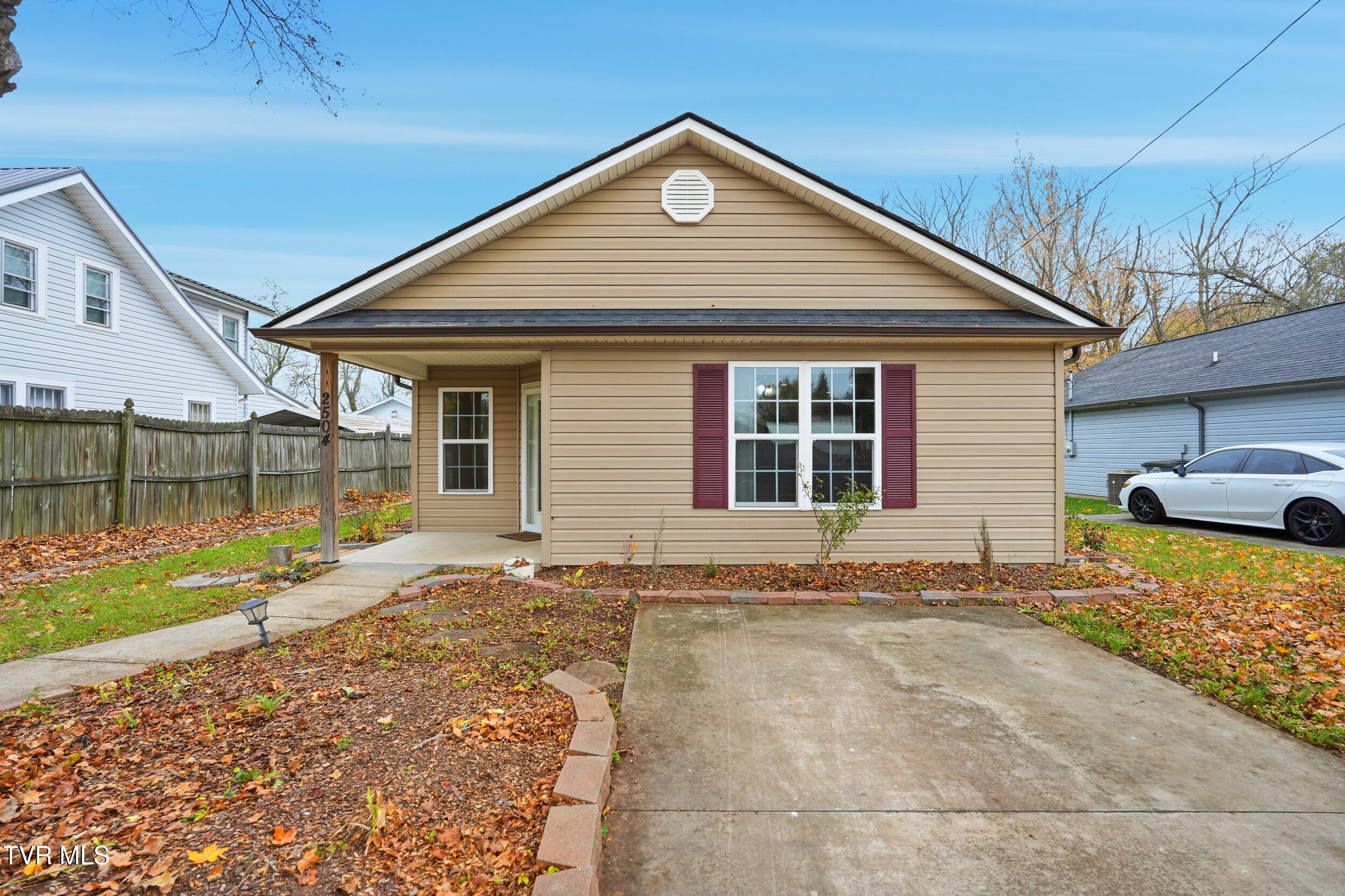 2504 Overlook Road Property Photo 1