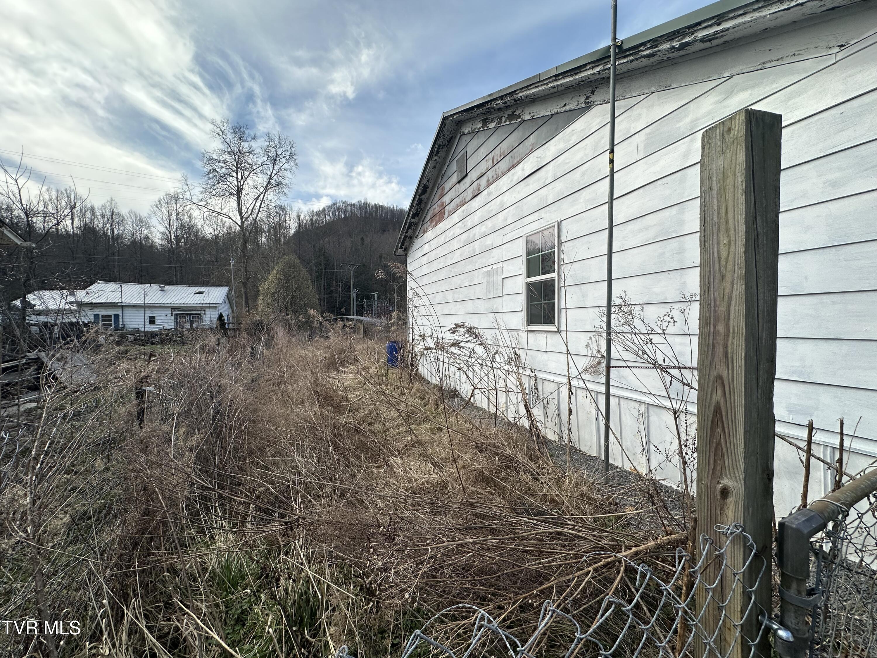 818 Oakdale Street Property Photo 3