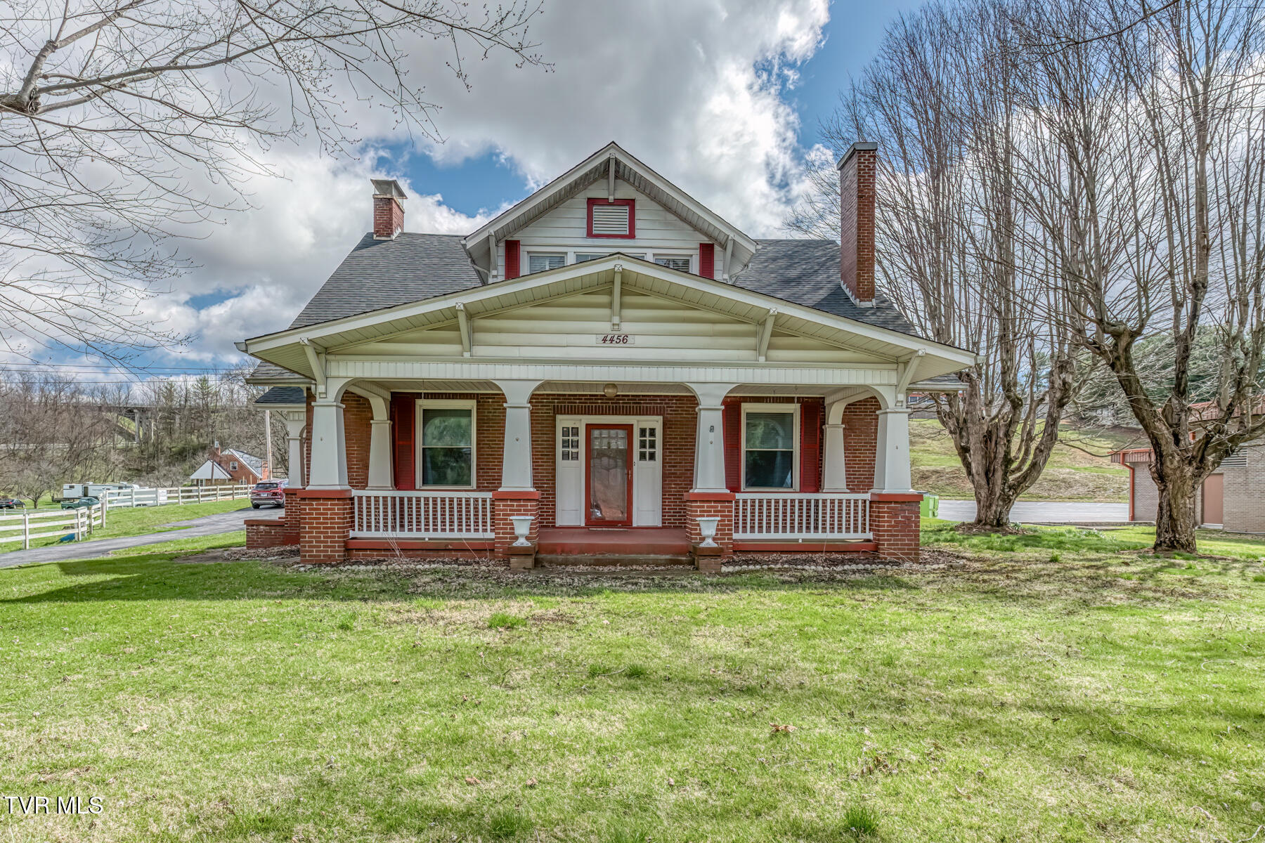 4456 Lee Highway Property Photo 1
