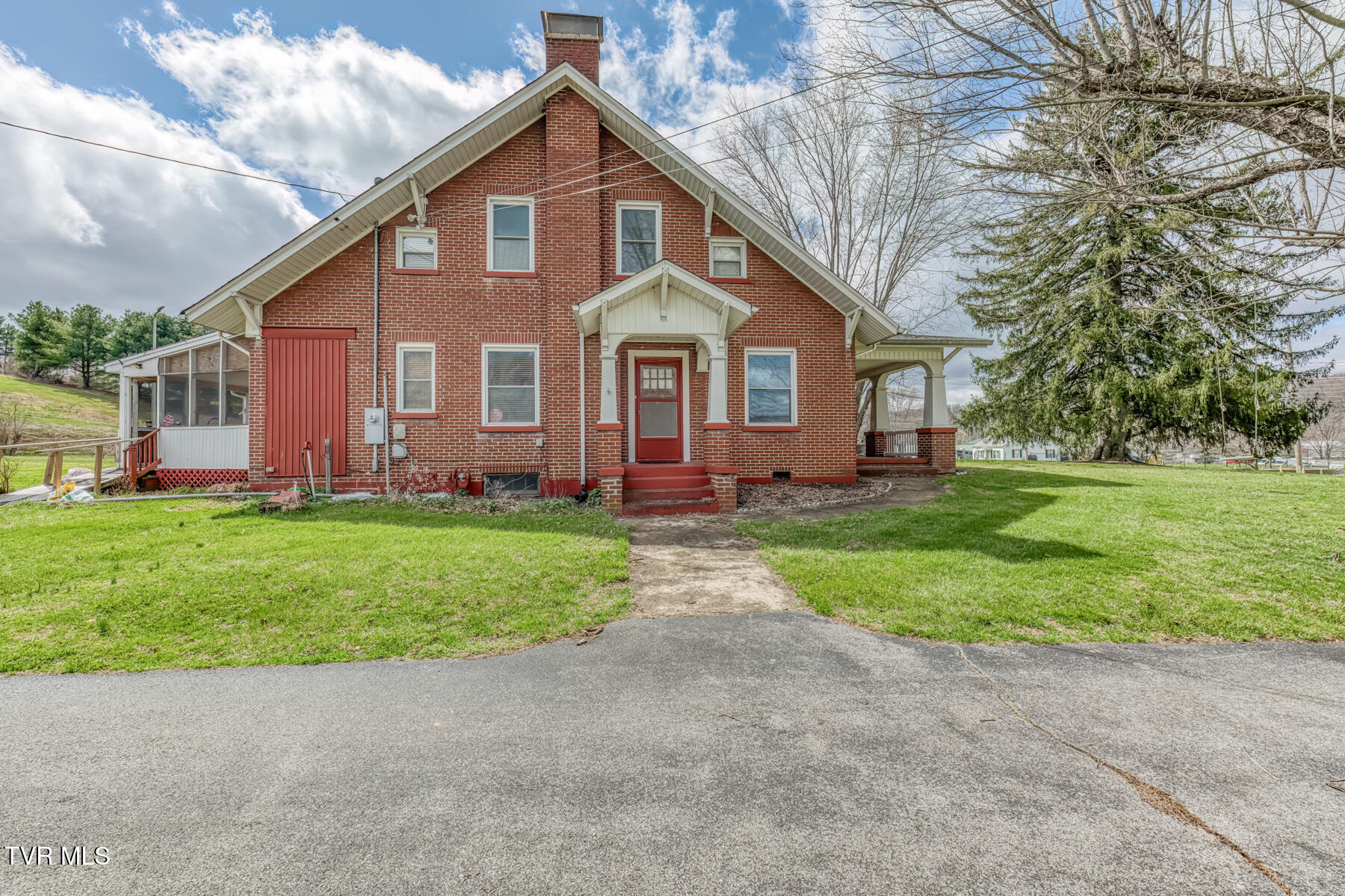 4456 Lee Highway Property Photo 3