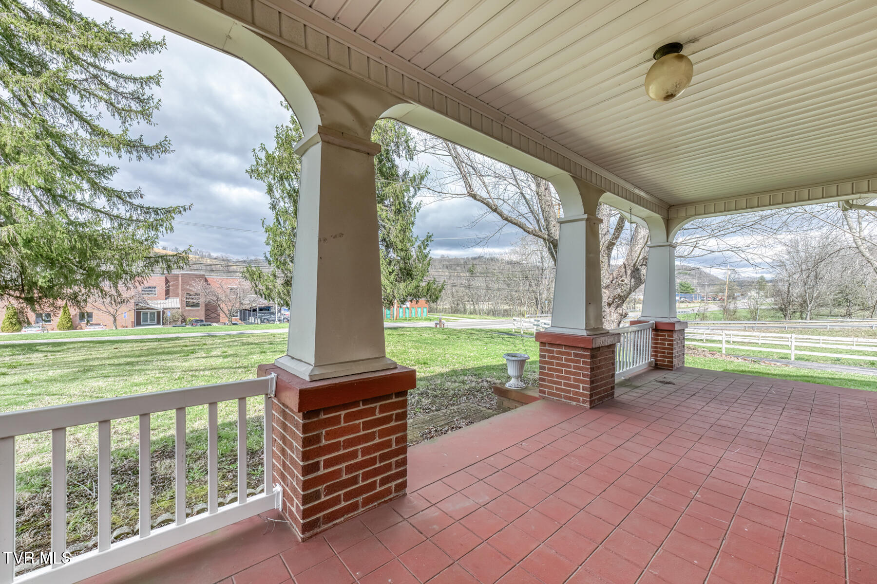 4456 Lee Highway Property Photo 6
